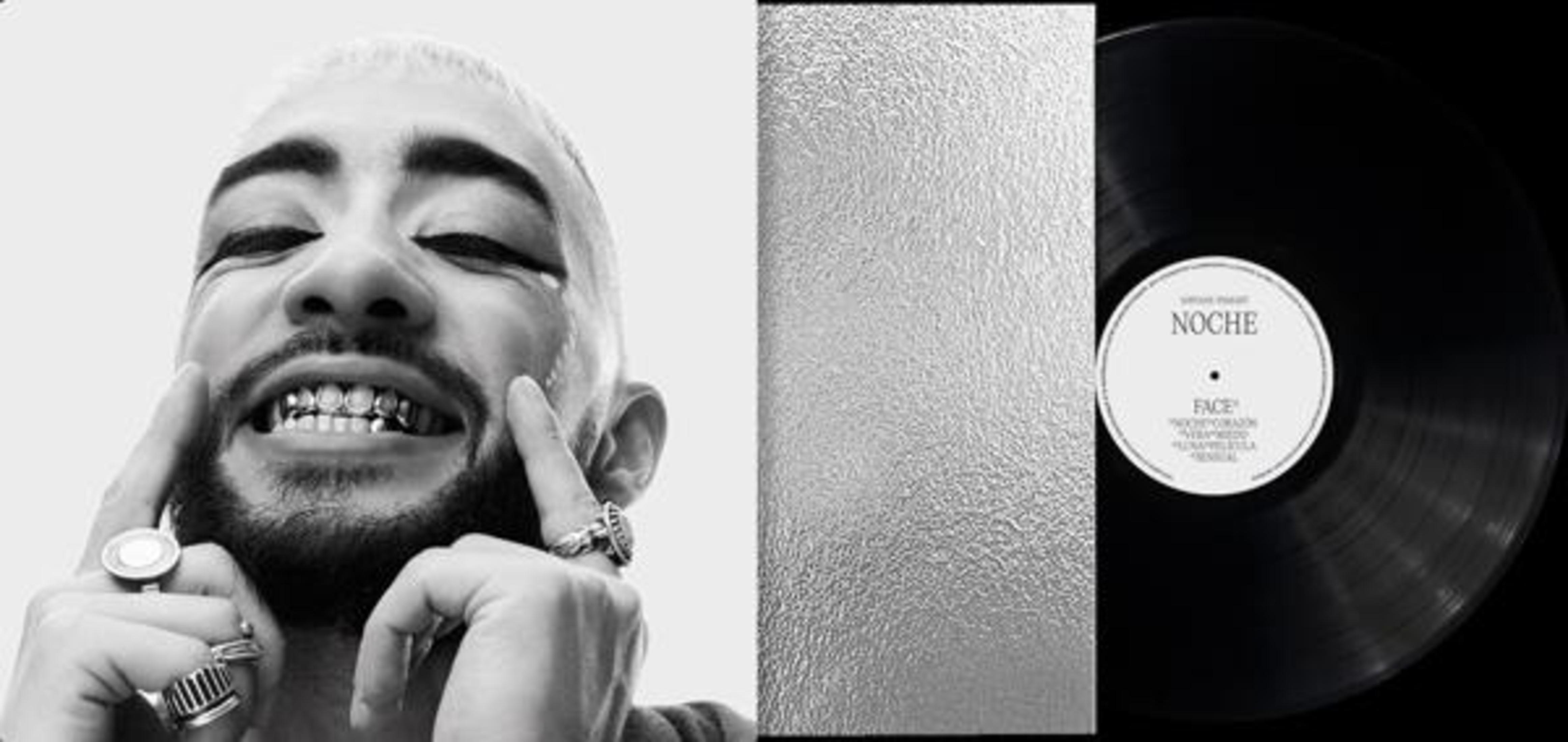 Ritratto in bianco e nero di un uomo con grills e anelli, accanto a un disco in vinile.
