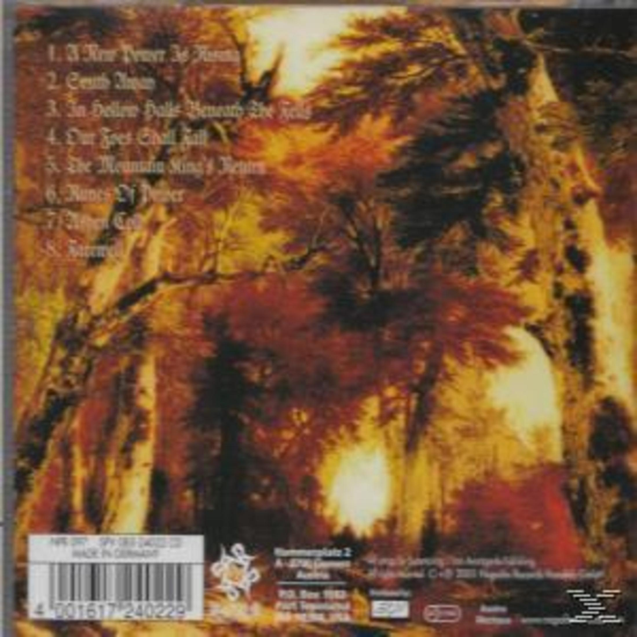 Retro CD con elenco brani, codice a barre e paesaggio forestale autunnale.