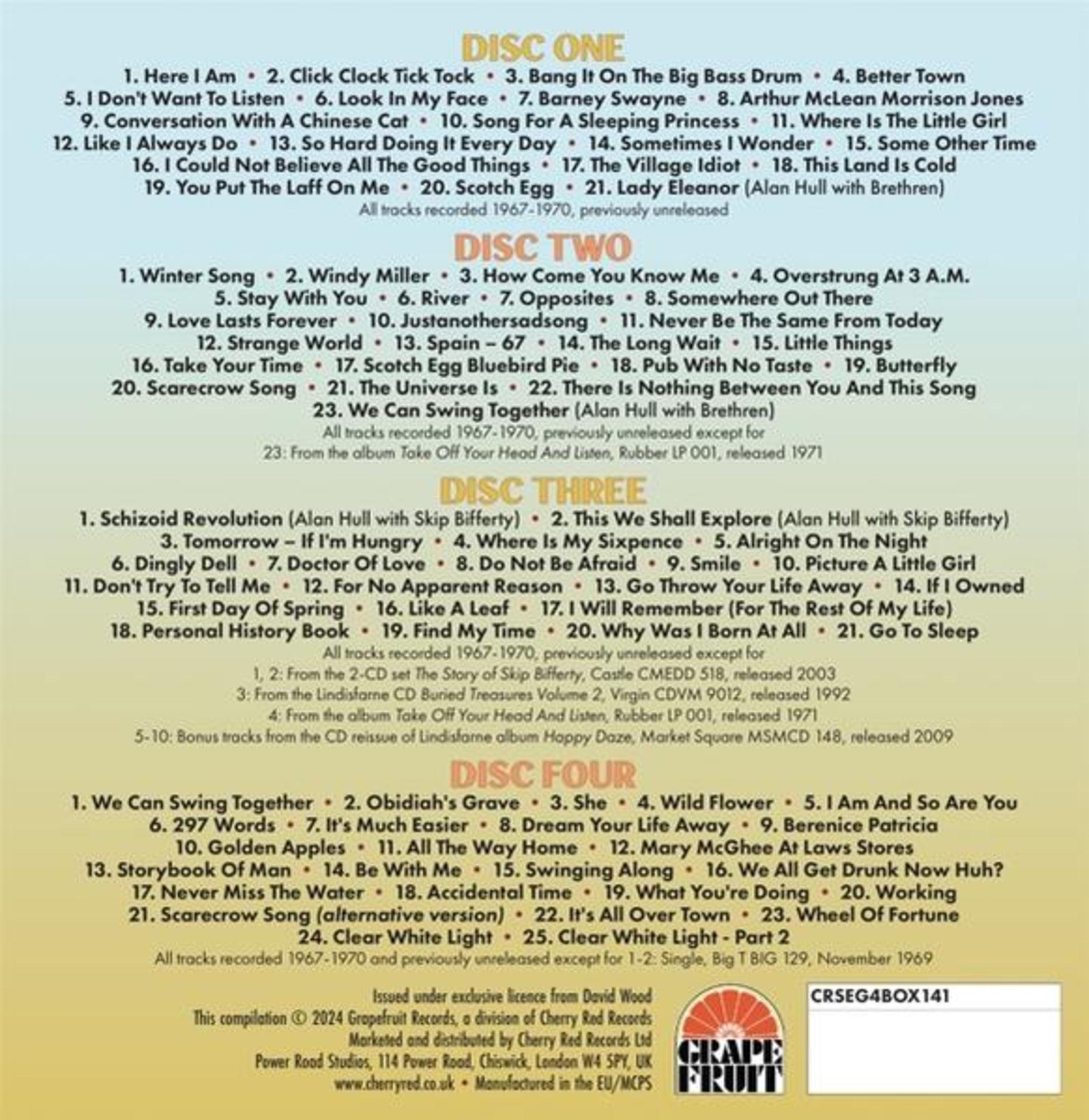 Libretto CD con elenchi brani per quattro dischi, logo della band e dettagli.