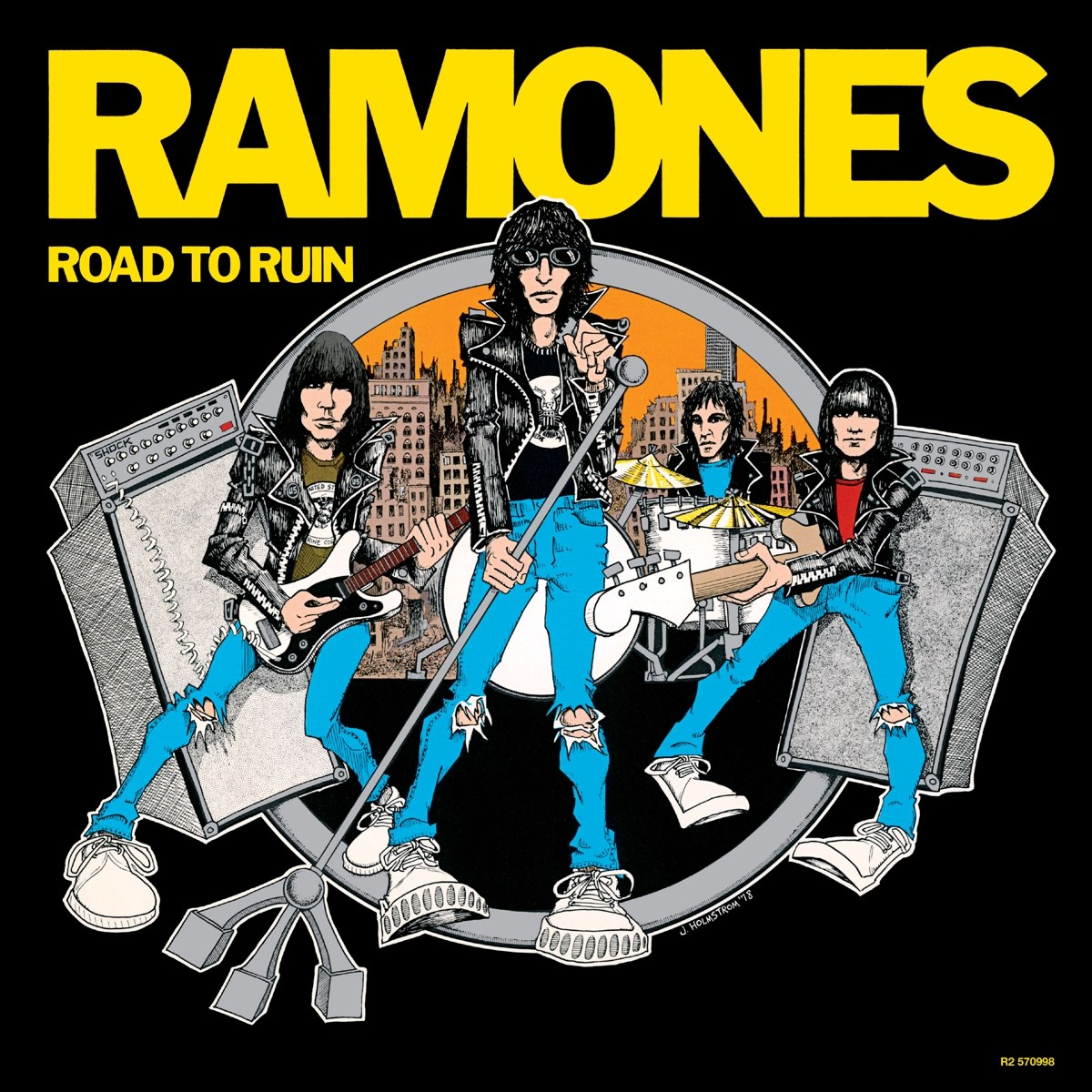 La band Ramones con la copertina dell'album "Road to Ruin" su sfondo nero.