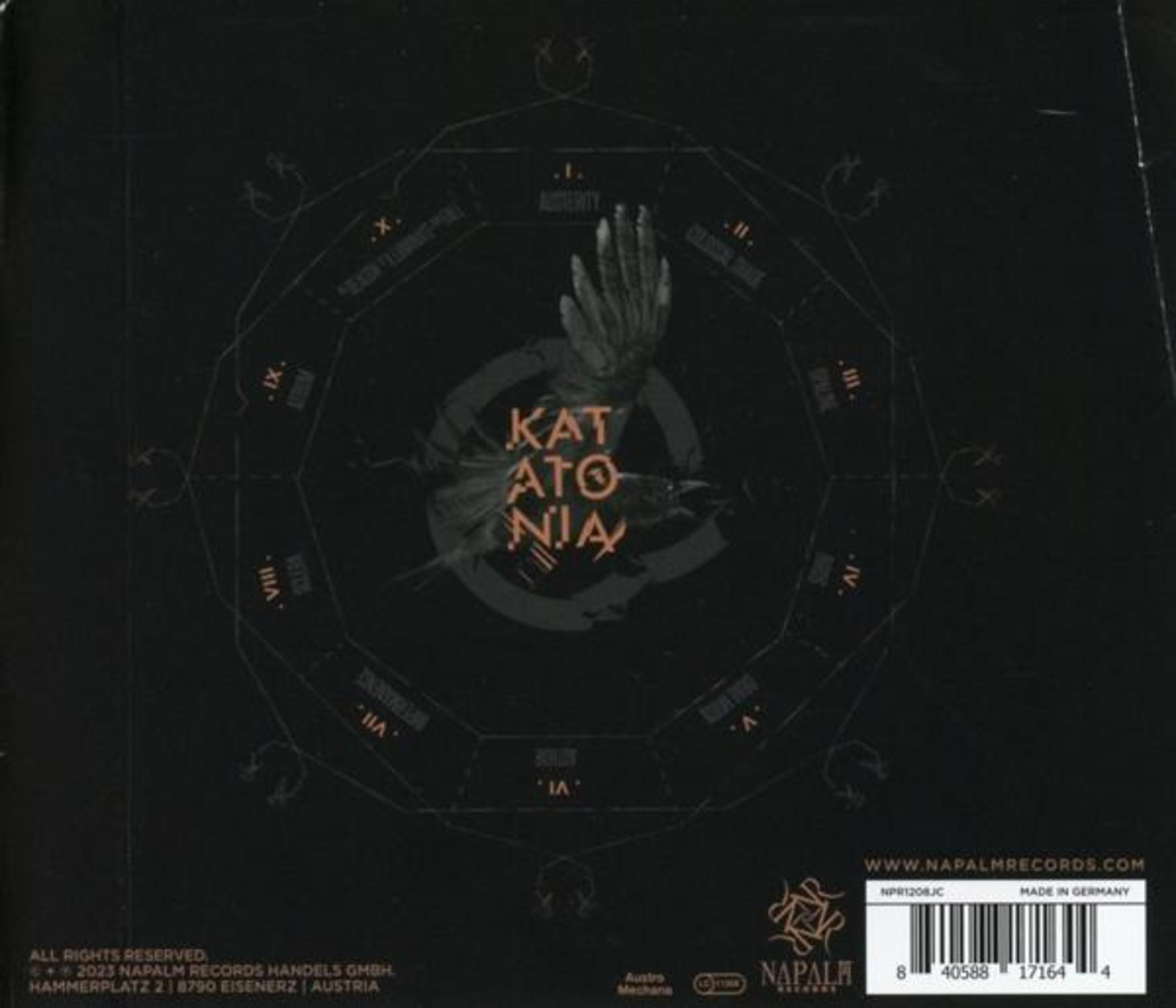 Copertina nera dell'album con linee geometriche, logo della band e un braccio stilizzato.