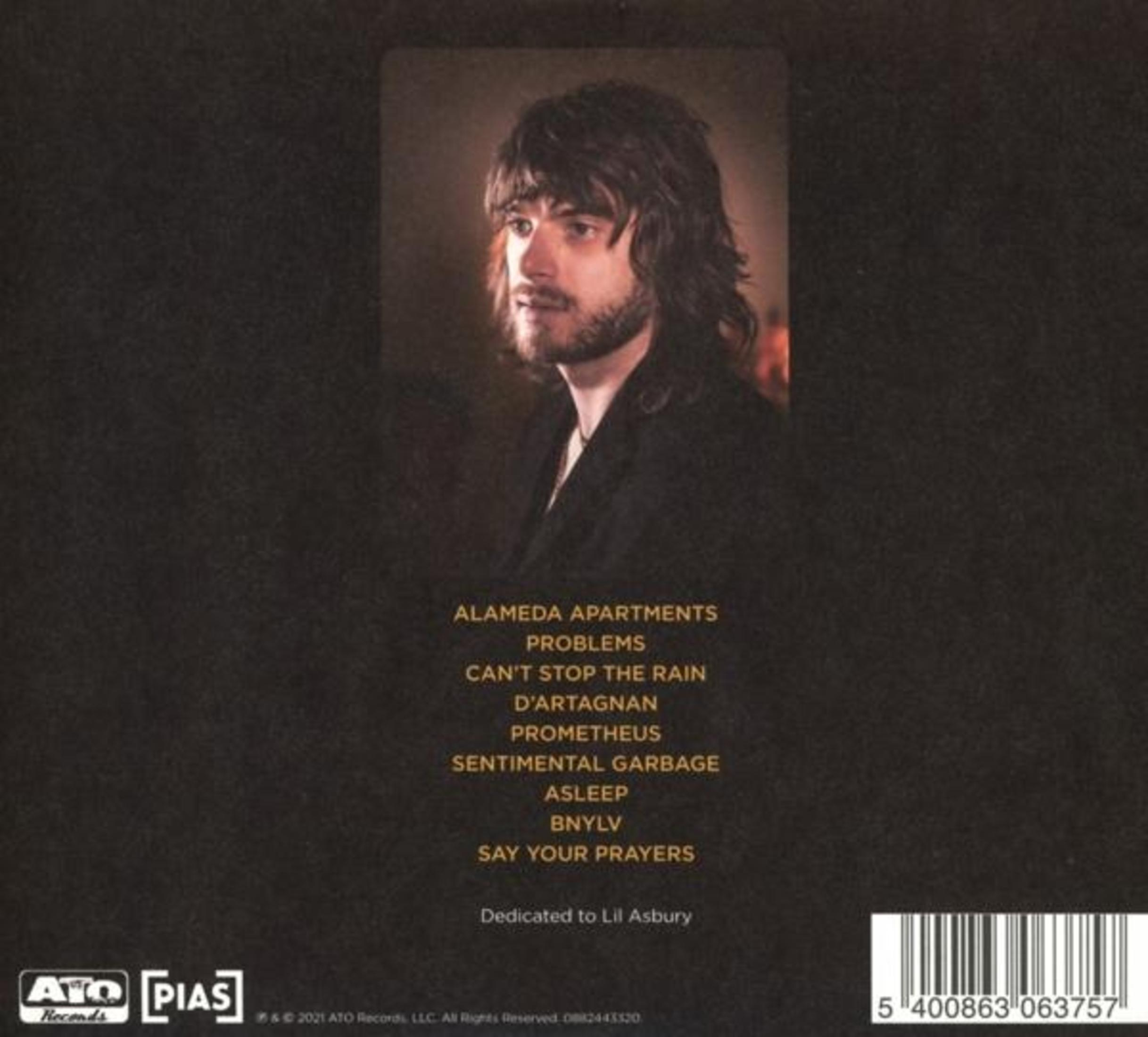 Retro copertina album con ritratto di uomo e lista canzoni.