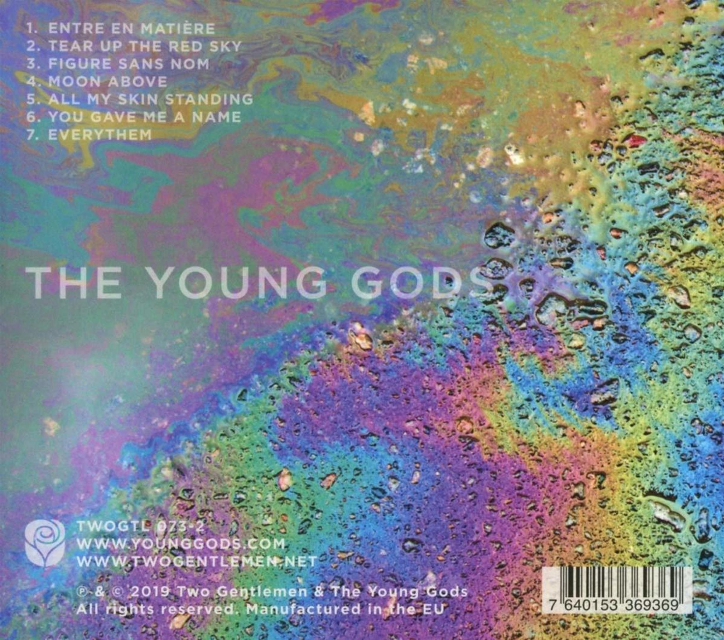 Copertina CD con motivo a chiazza d'olio arcobaleno e nome della band.