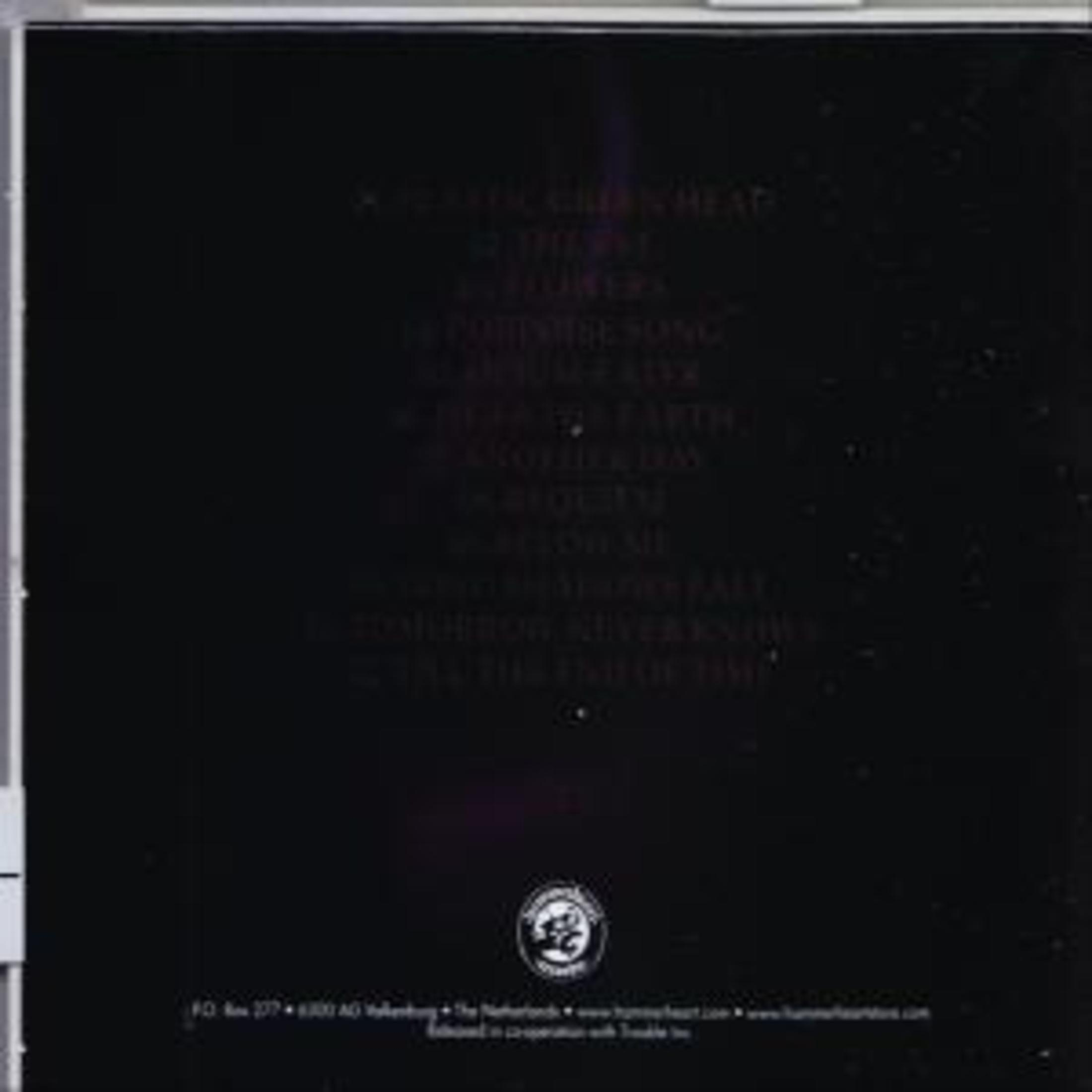 Sfondo nero con testo rosso, titolo album e lista canzoni.