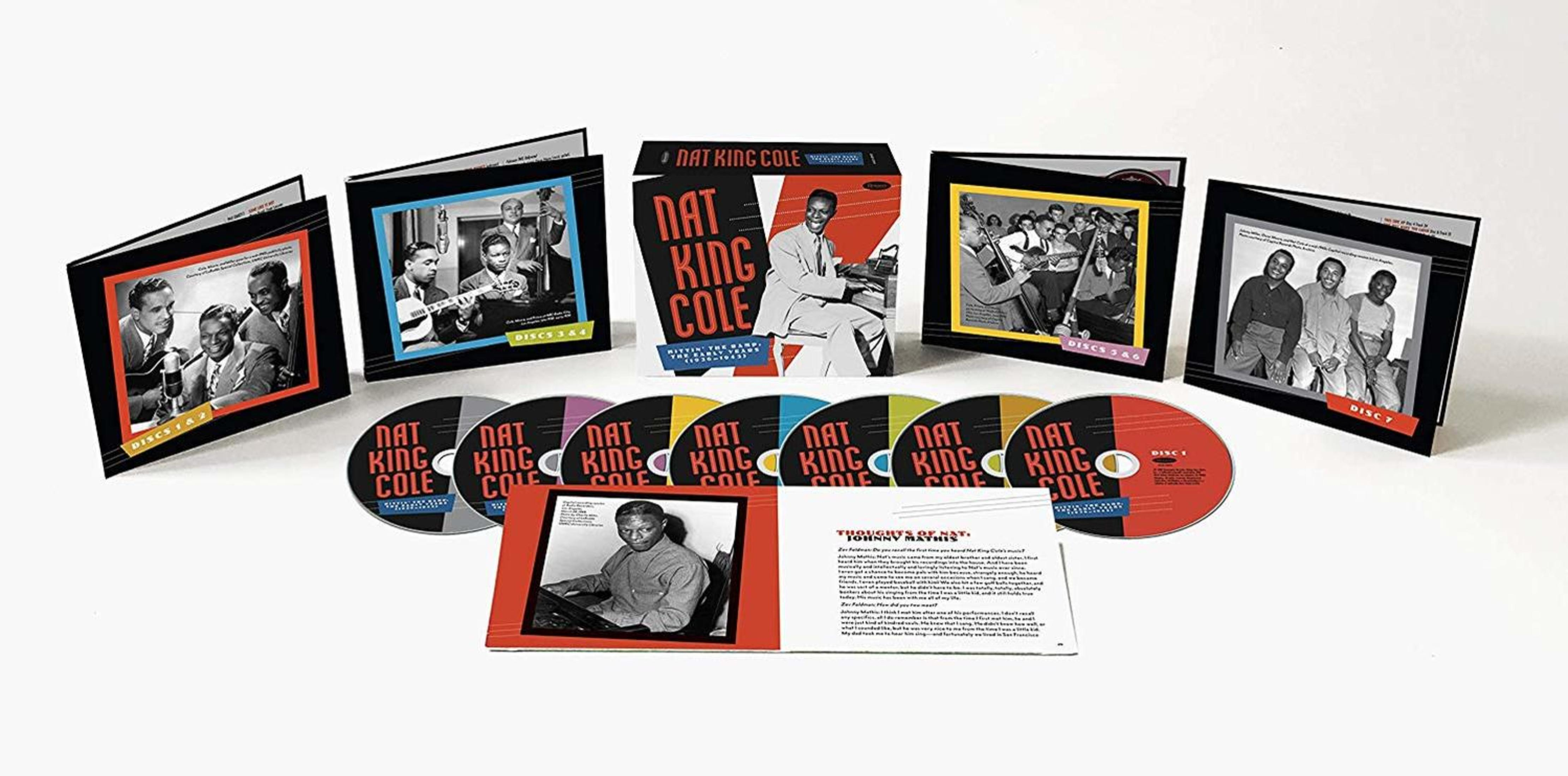 Nat King Cole box set met cd's en boekjes. Diverse foto's van hem en bands.