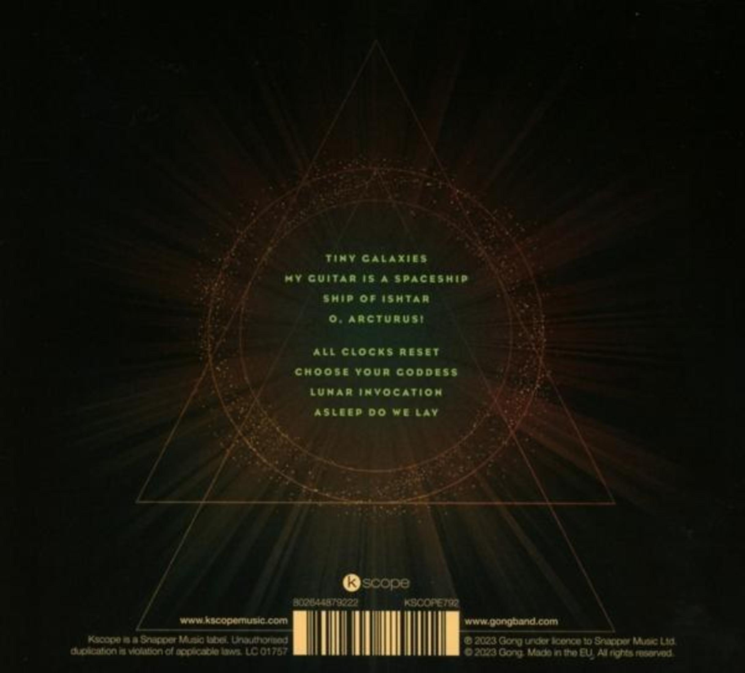 Copertina album con elenco canzoni in oro su sfondo scuro, motivi geometrici.
