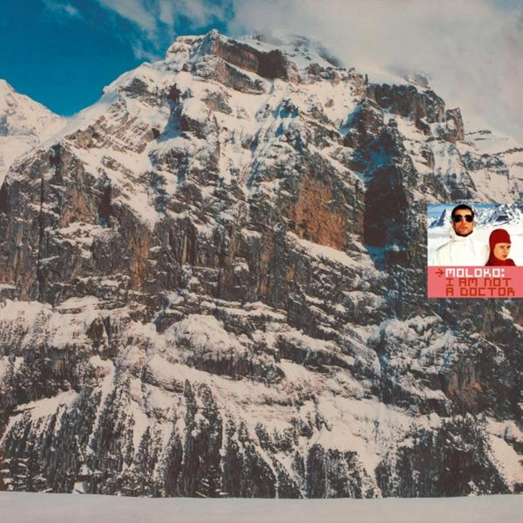 Montagne innevate con due persone e titolo album.