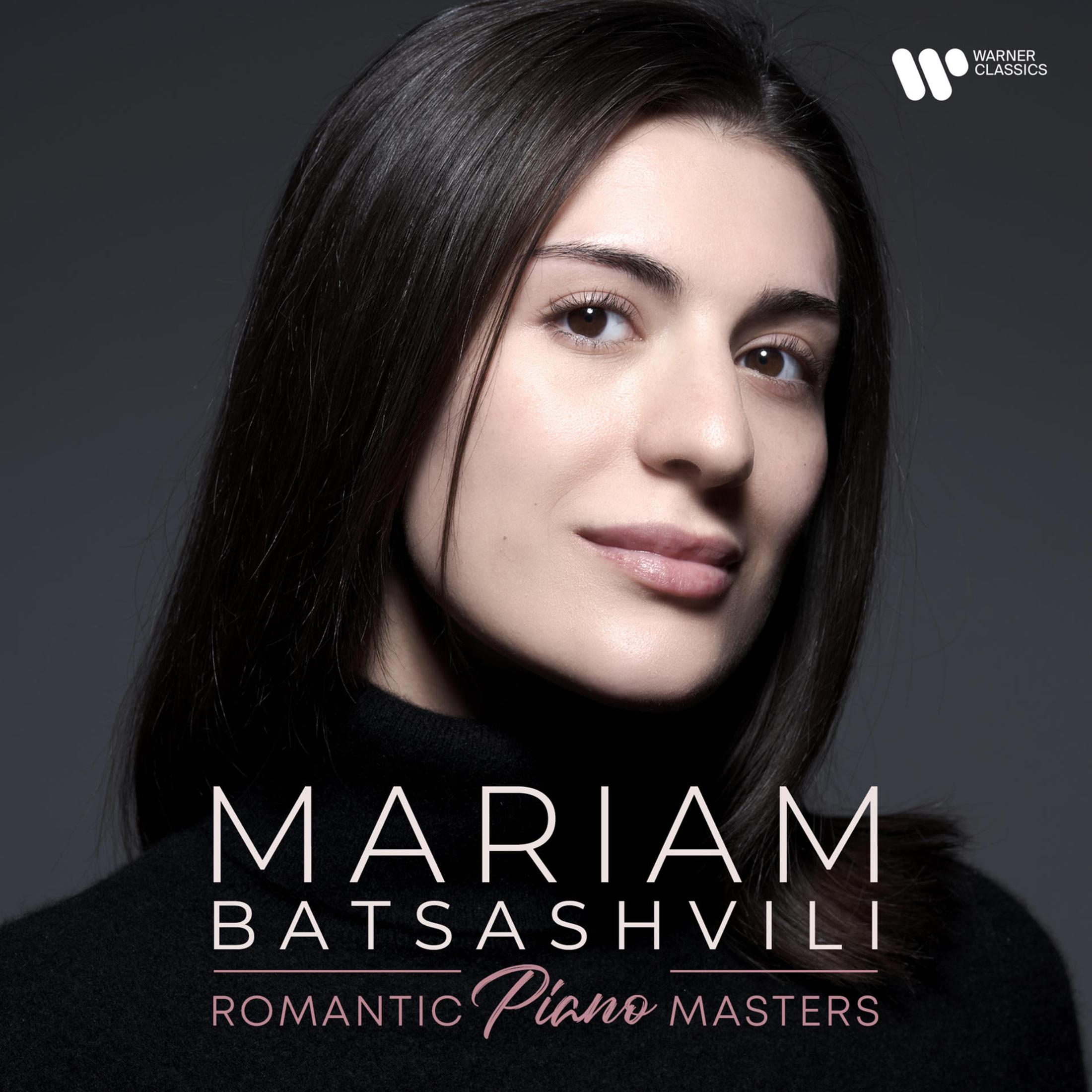 Ritratto di una donna dai capelli scuri con dolcevita nero. Testo: MARIAM BATSHASHVILI ROMANTIC PIANO MASTERS.