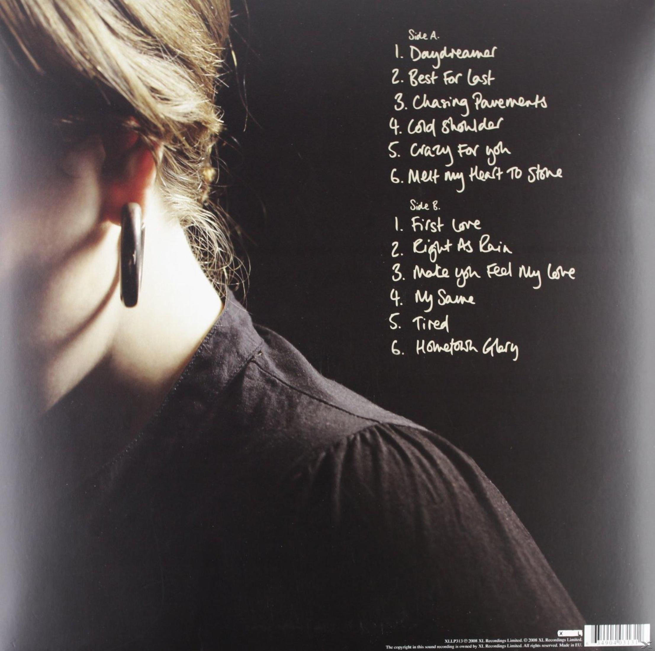 Retro copertina album con tracklist e parte del volto di una donna.