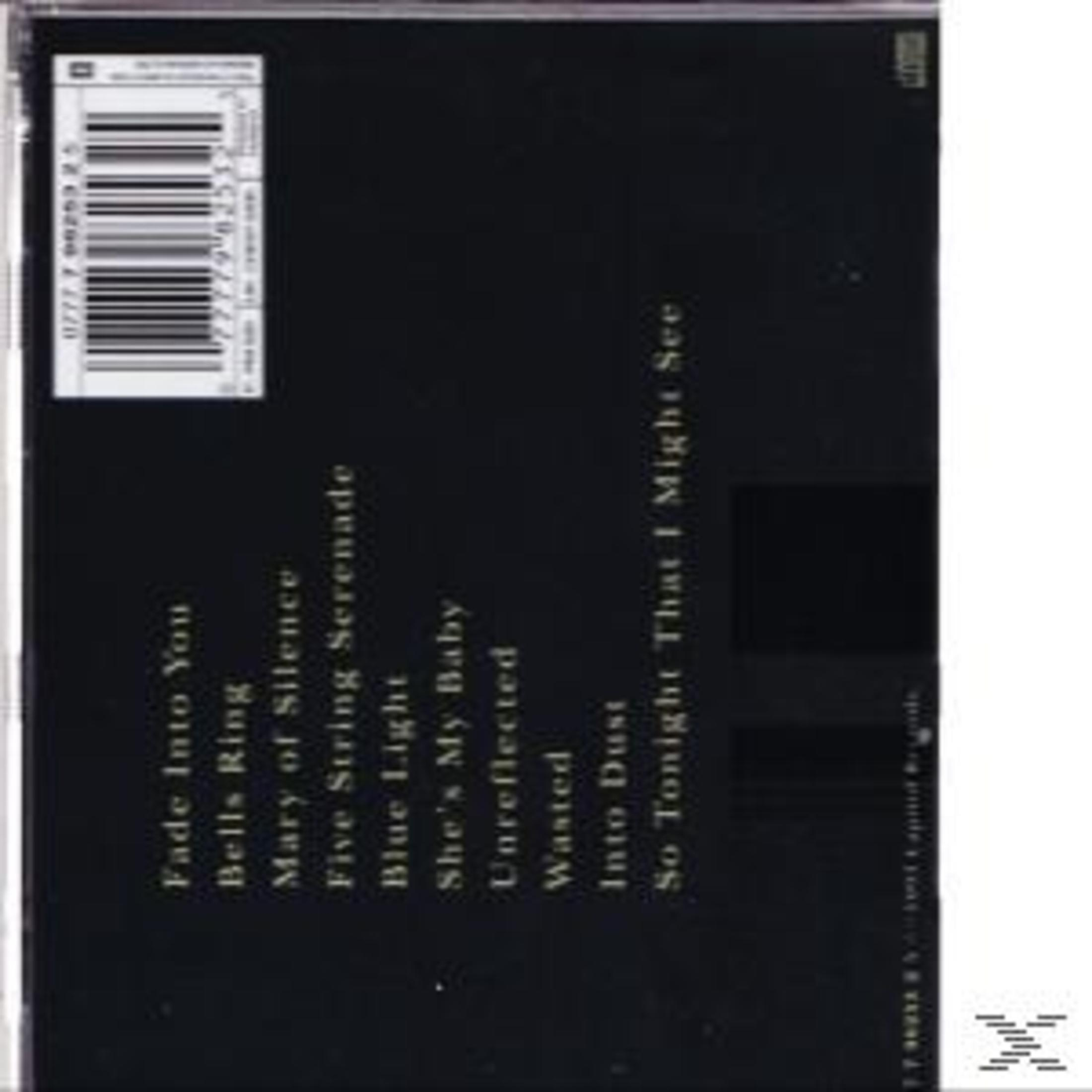 Retro CD con elenco canzoni su sfondo nero e codice a barre.