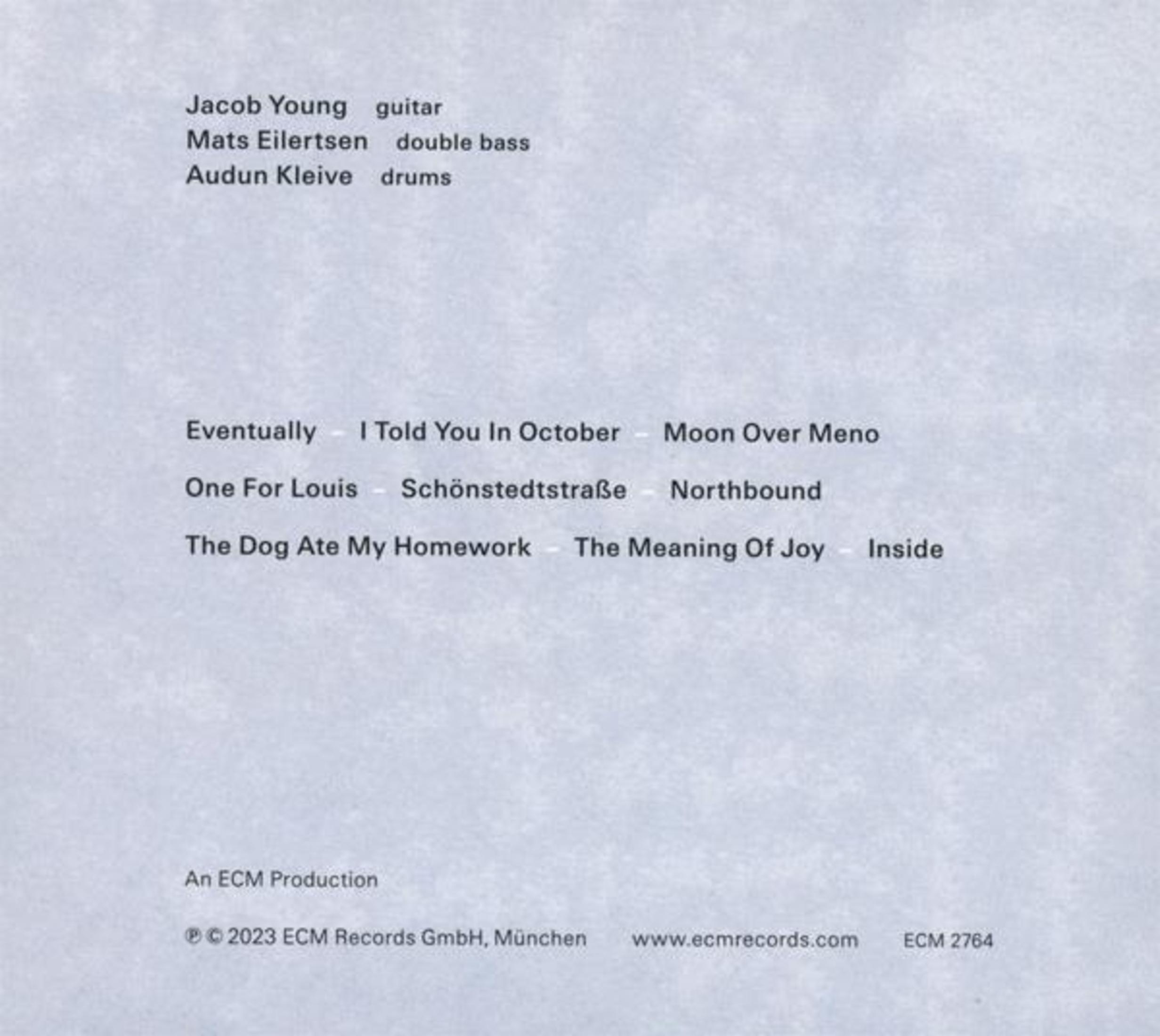 Elenco musicisti e brani: Jacob Young (chitarra), Mats Eilertsen (contrabbasso), Audun Kleive (batteria).