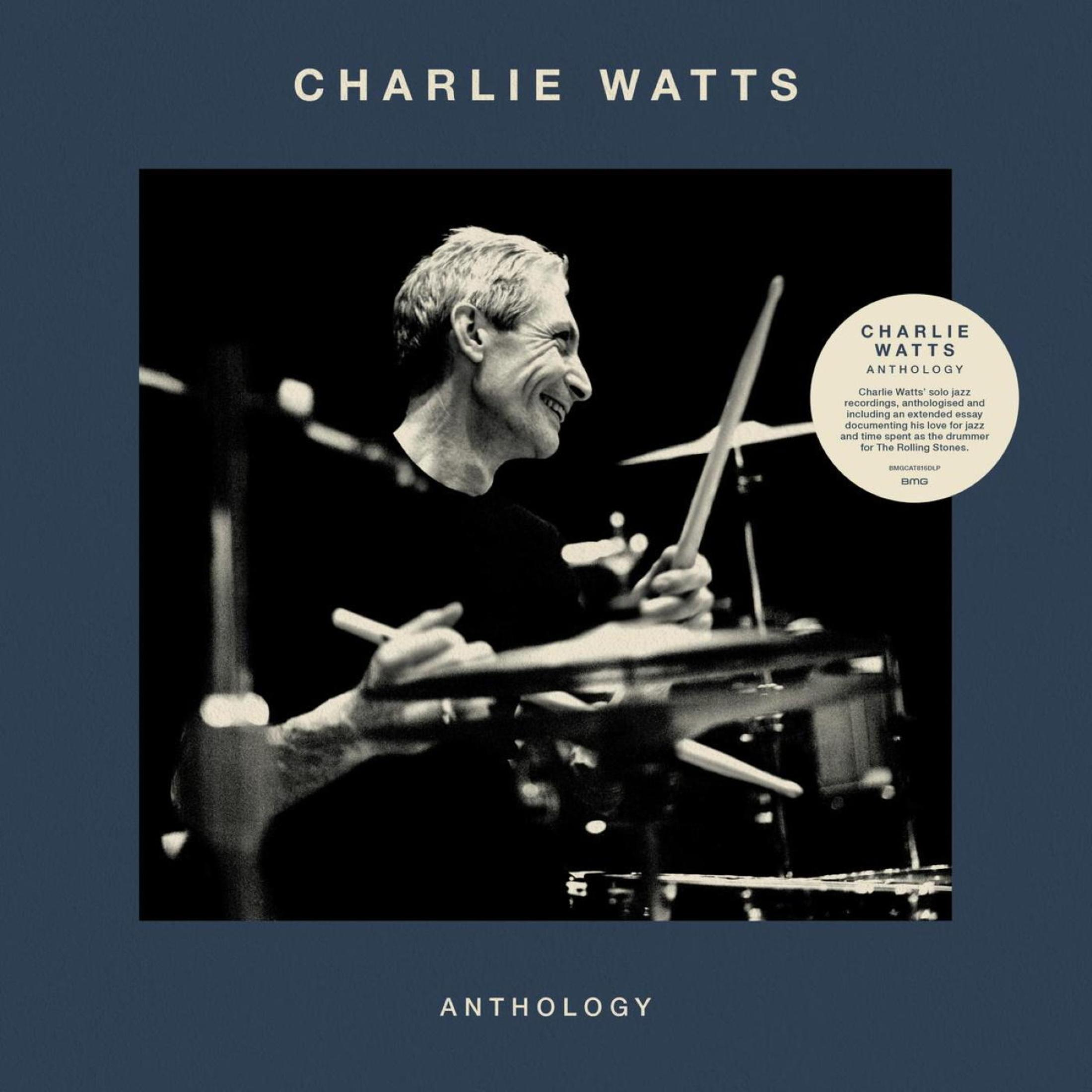 Charlie Watts suona la batteria con le bacchette, sorridendo, copertina dell'album.