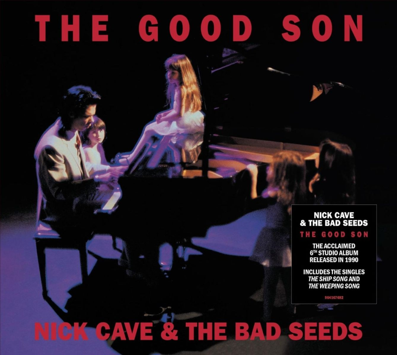 Uomo suona il pianoforte con tre bambini, copertina album 'The Good Son'.