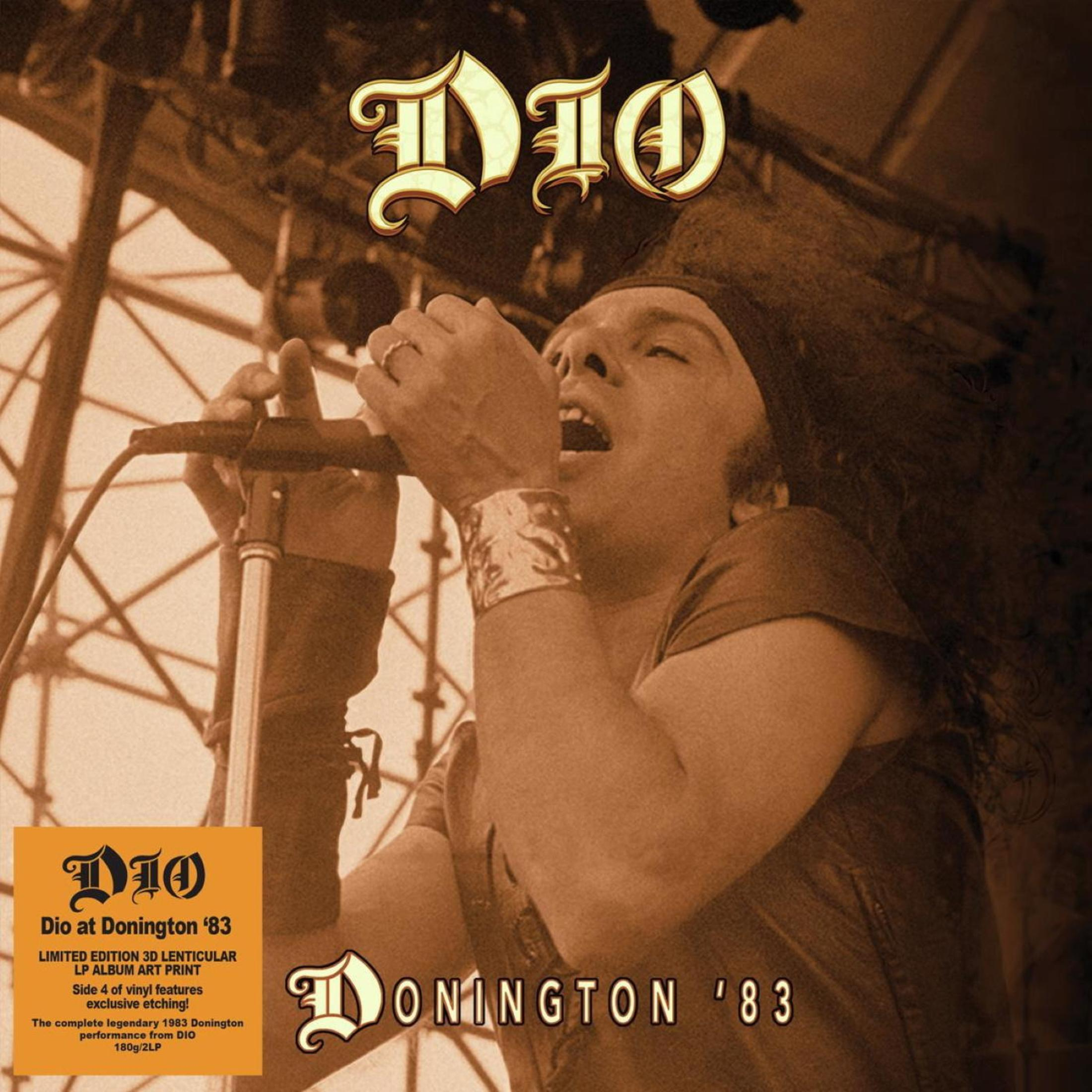 Il cantante dei DIO canta al microfono, sulla copertina dell'album "Dio at Donington '83".