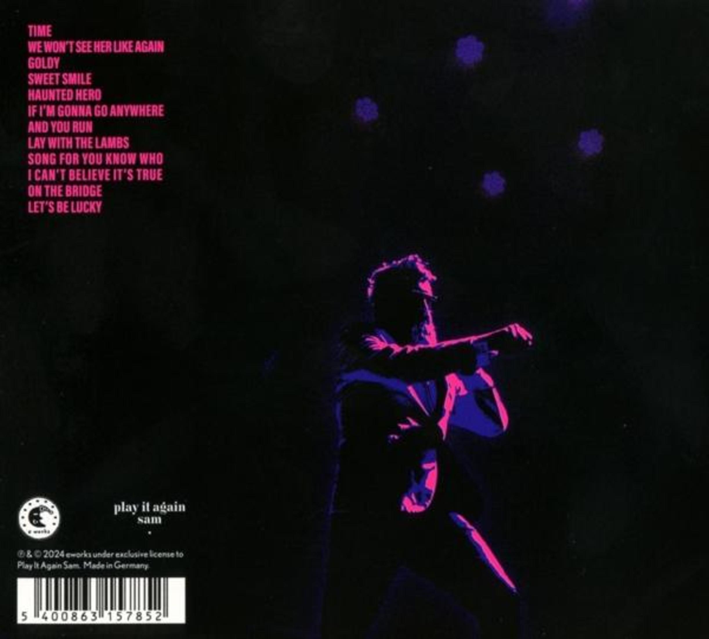Retro copertina album con lista canzoni e uomo illuminato in viola e rosa.