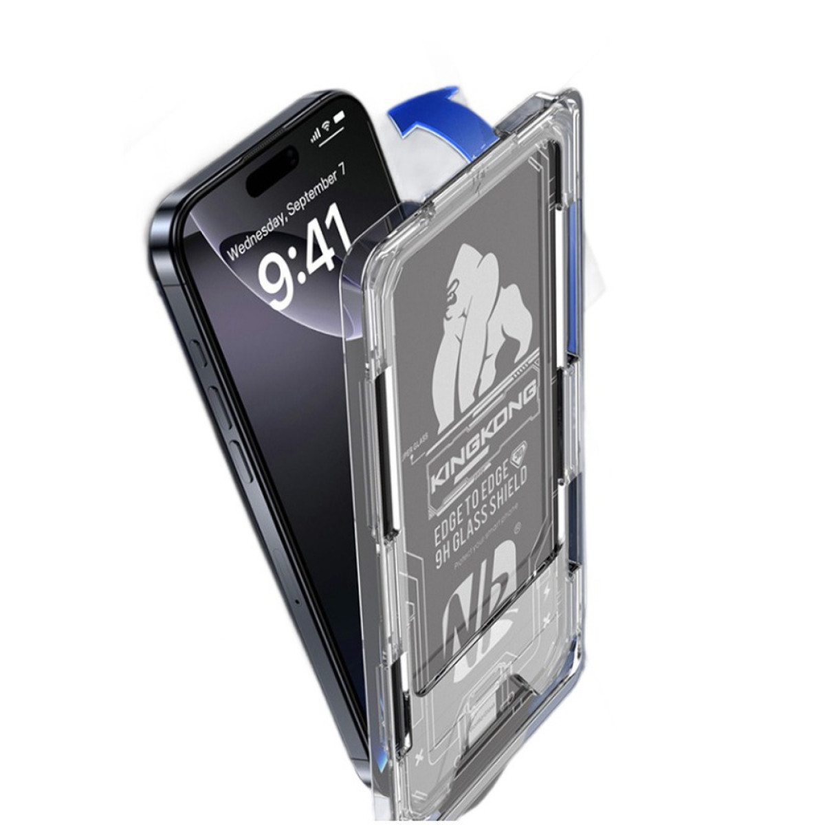 Uno smartphone nero viene dotato di una protezione per lo schermo trasparente.