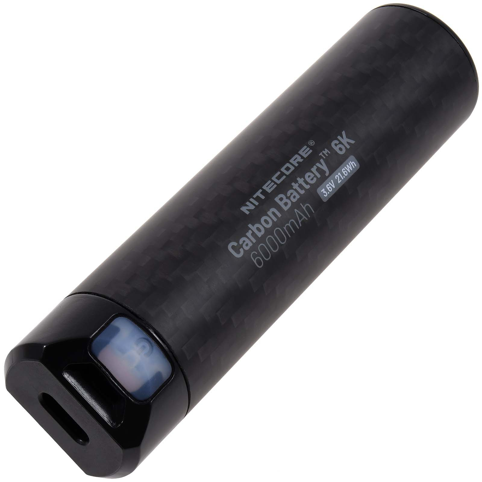 Ein schwarzer Nitecore Carbon Akku 6K mit 6000mAh und 3.6V. Mit Power-Taste.