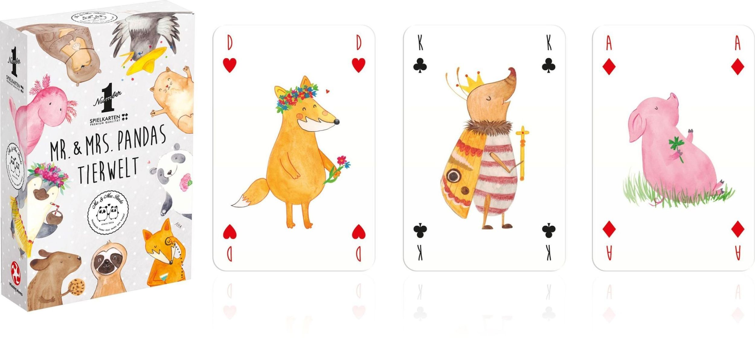 Eine Spielkartenpackung mit Tieren und vier einzelnen Spielkarten: Fuchs, Schmetterling, Schwein.
