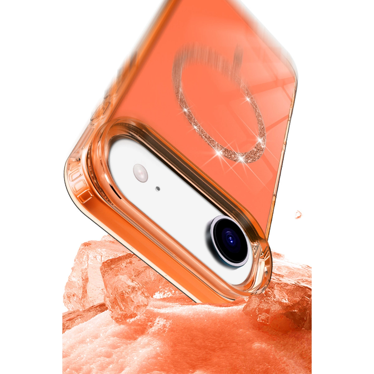 Buz küpleri üzerinde simli kalpli turuncu telefon kılıfı.