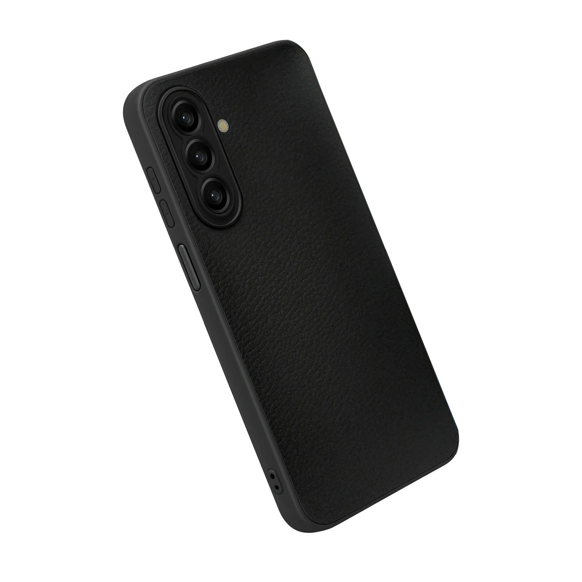 Üç kamera lensli, dokulu siyah akıllı telefon.