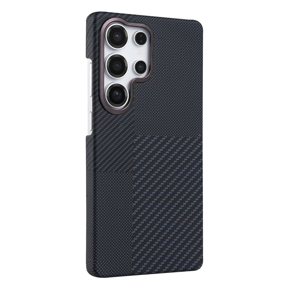 Karbon desenli, belirgin kamera modülü dizilimli koyu gri telefon kılıfı.