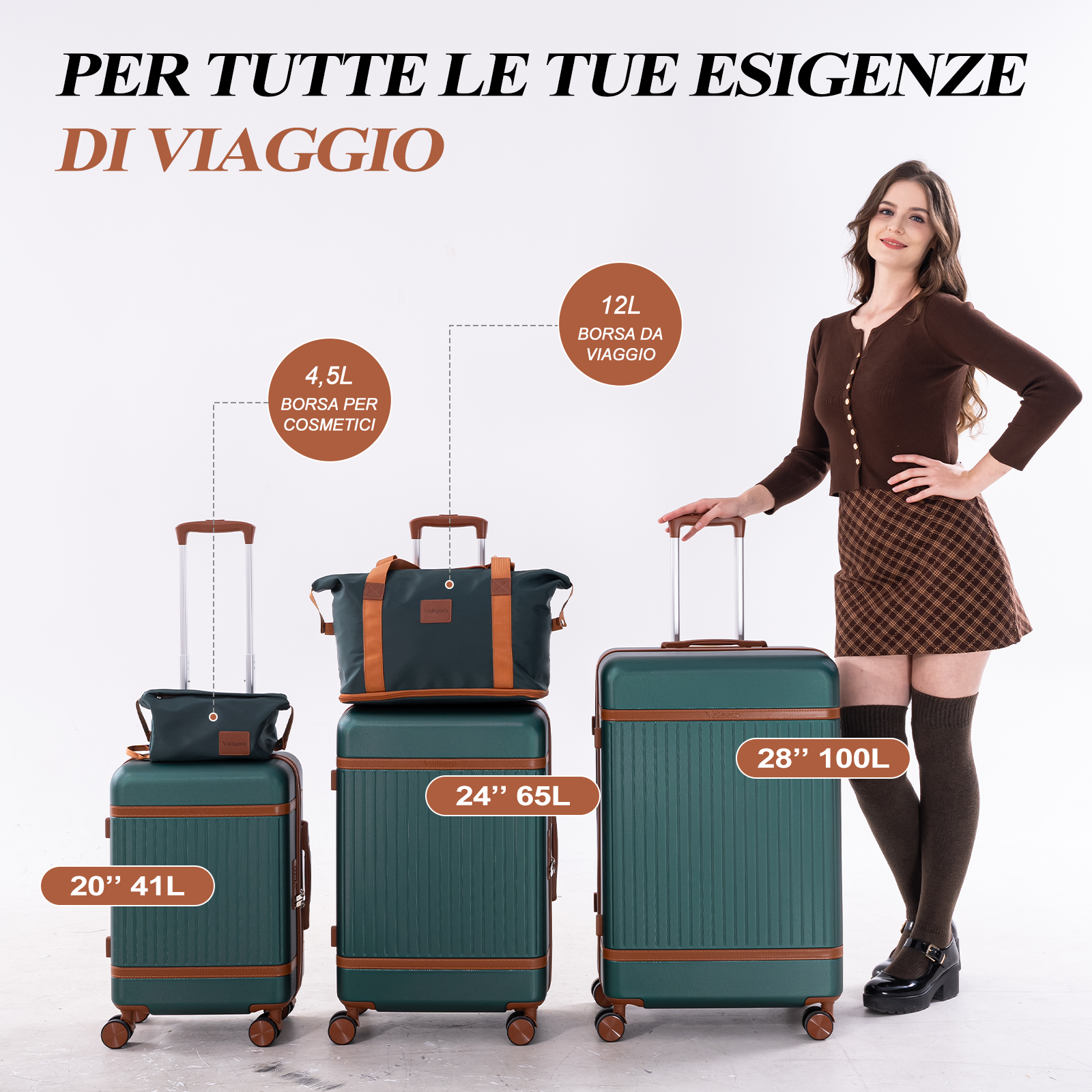 Una donna accanto a tre valigie verdi e una borsa da viaggio. Indicazioni di taglia visibili.