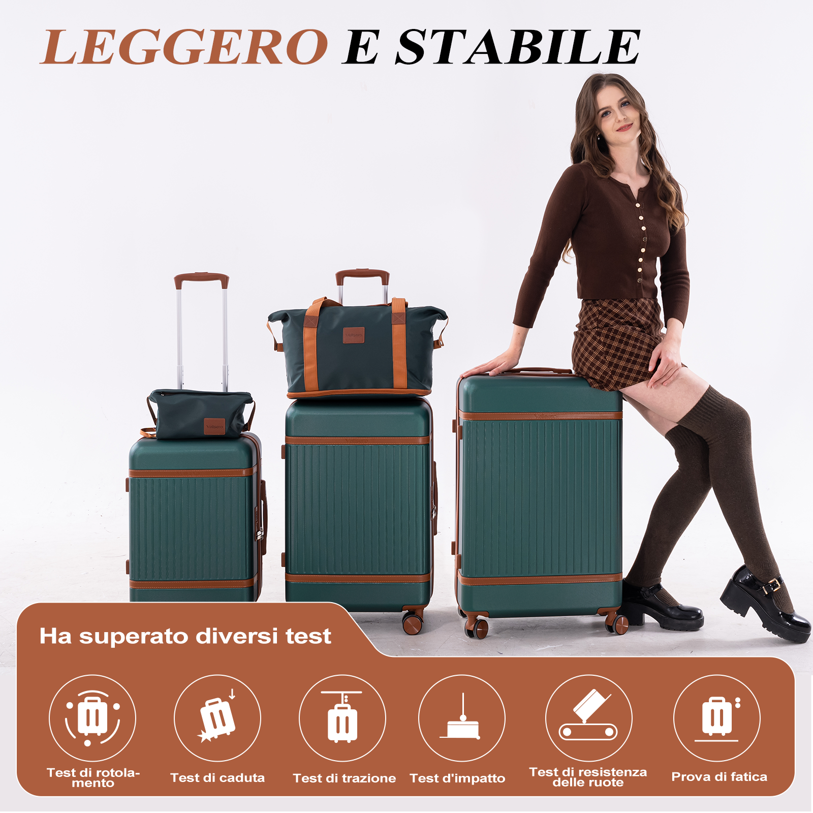 Una donna siede su una valigia verde accanto ad altro bagaglio.