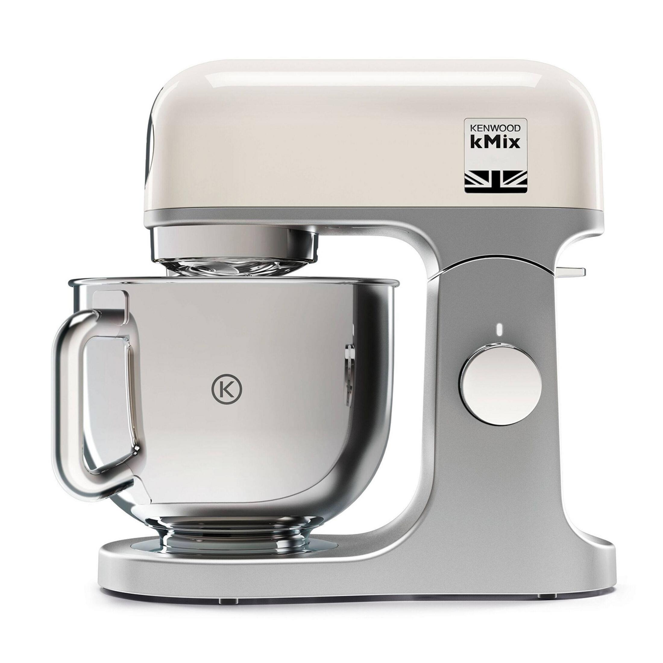 Gümüş hazne ve kontrol düğmeli krem rengi Kenwood kMix stand mikseri.