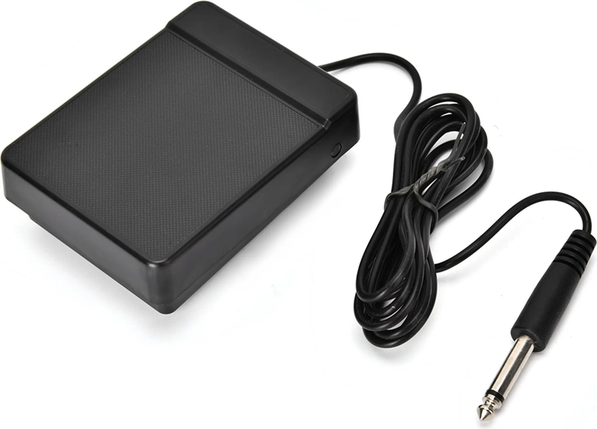 Schwarzes Fußpedal mit Textur und Kabel mit 6,35-mm-Klinkenstecker.