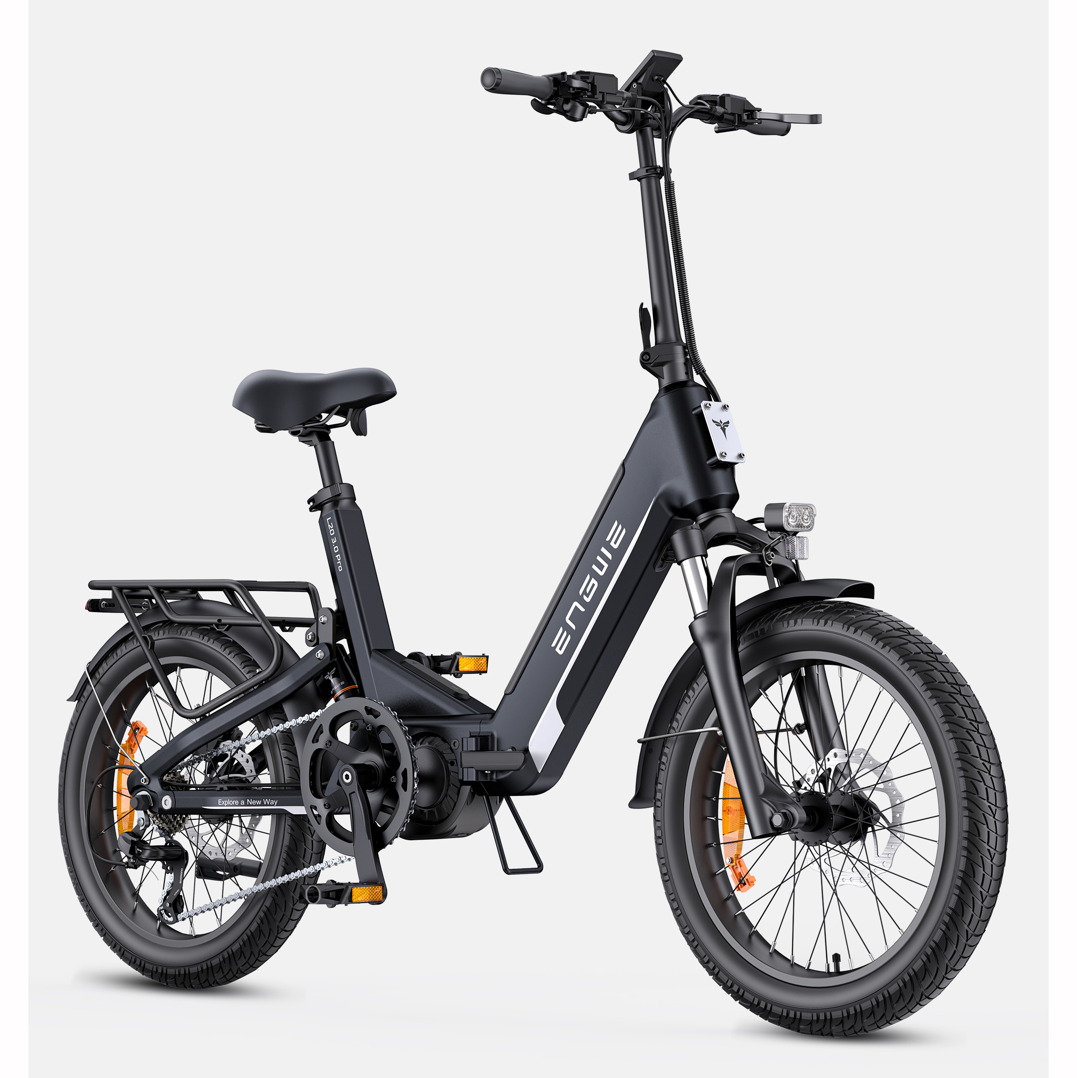 Ein schwarzes E-Bike mit gefedertem Rahmen, Gepäckträger und Scheibenbremsen.