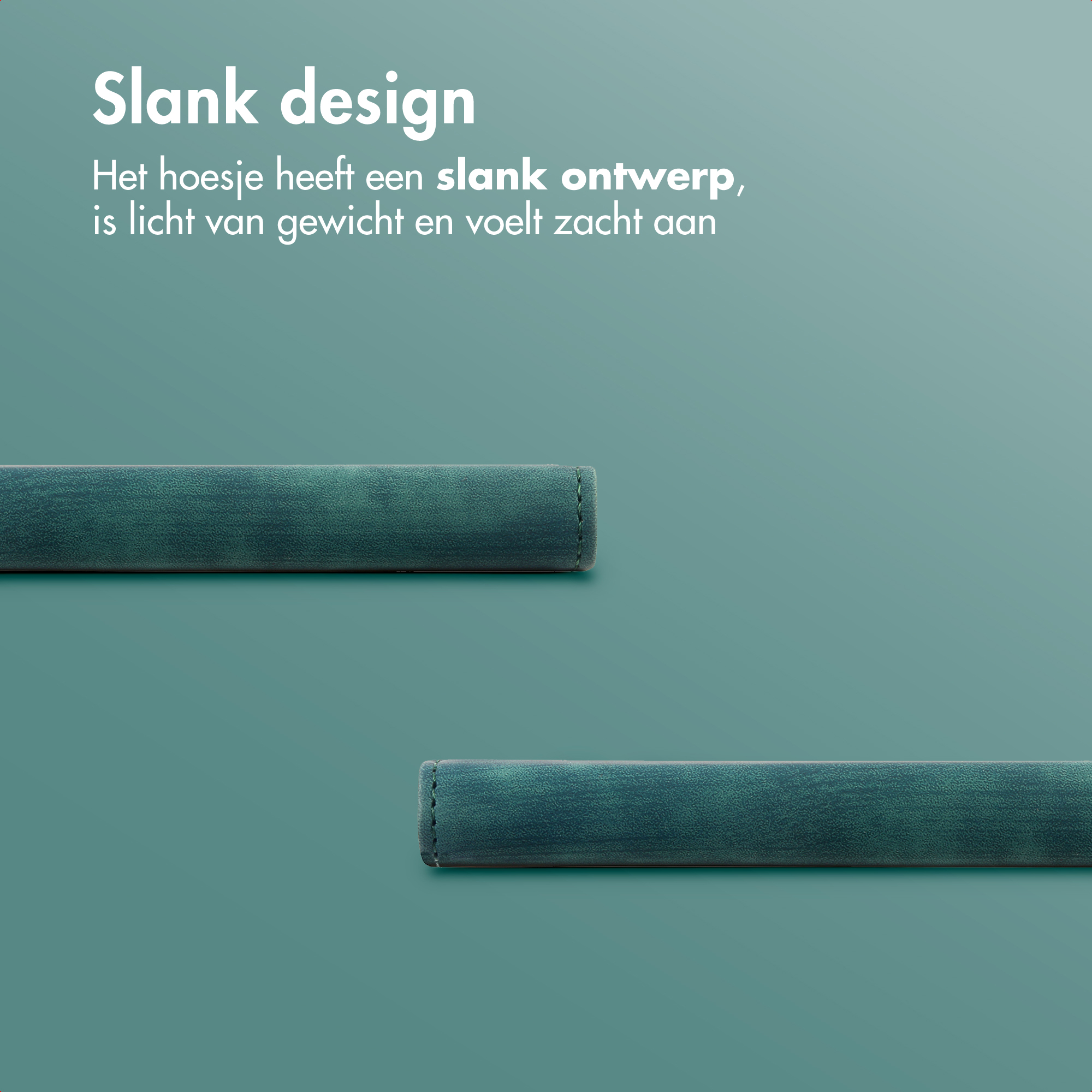 Twee smalle donkergroene kussens op een teal achtergrond.