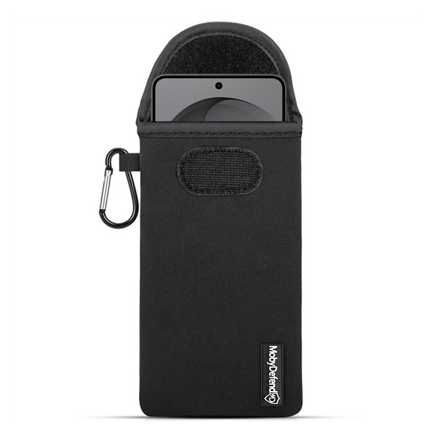 Zwarte telefoonhoes met karabijnhaak en klittenband. Deel van telefoon zichtbaar. MobyDefend logo.