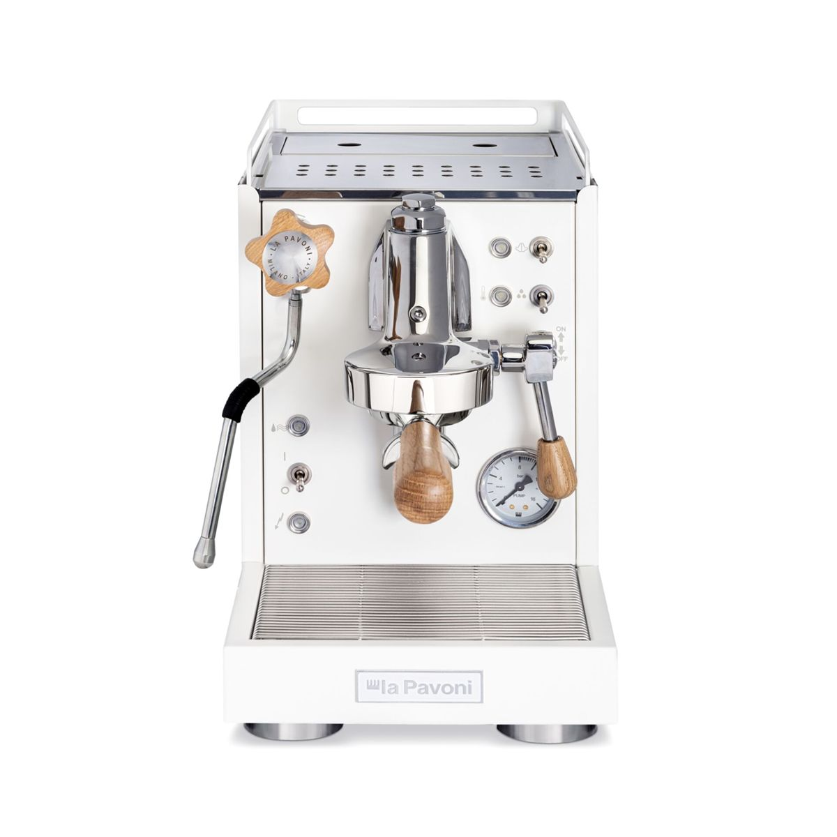 Eine weiße Espressomaschine mit Holzdetails und einem Manometer.