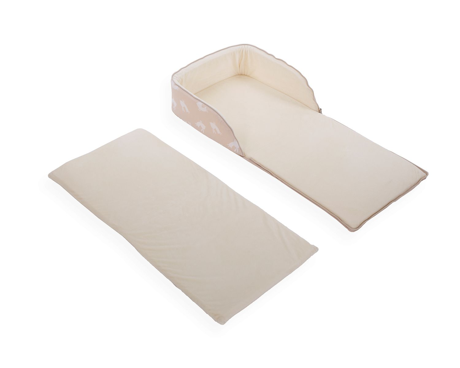 Ein rosa Babybett mit Elefantenmuster und eine passende Matratze.