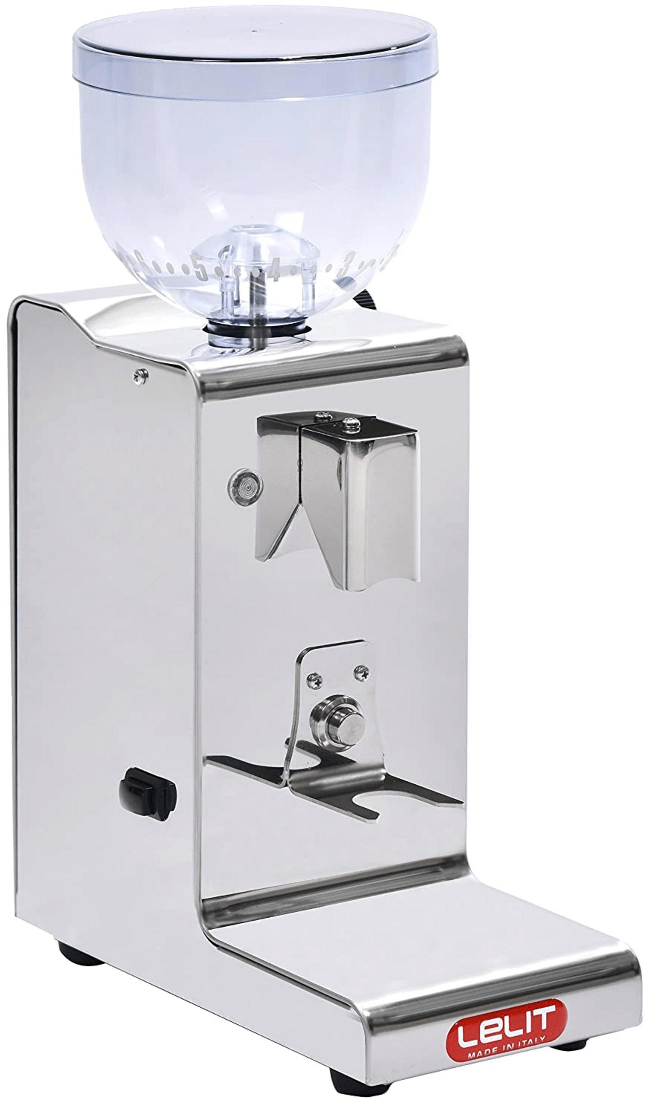 Eine silberne Kaffeemühle mit durchsichtigem Behälter und schwarzem Schalter.