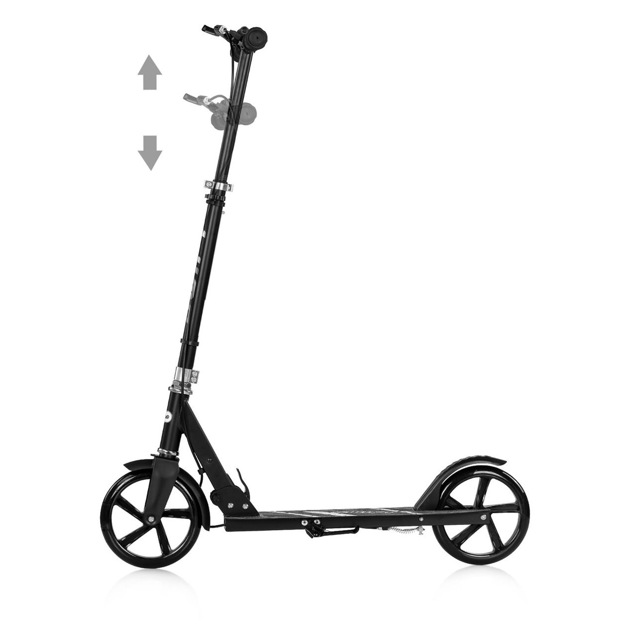 Schwarzer Roller mit großen Rädern und verstellbarem Lenker, auf weißem Hintergrund.