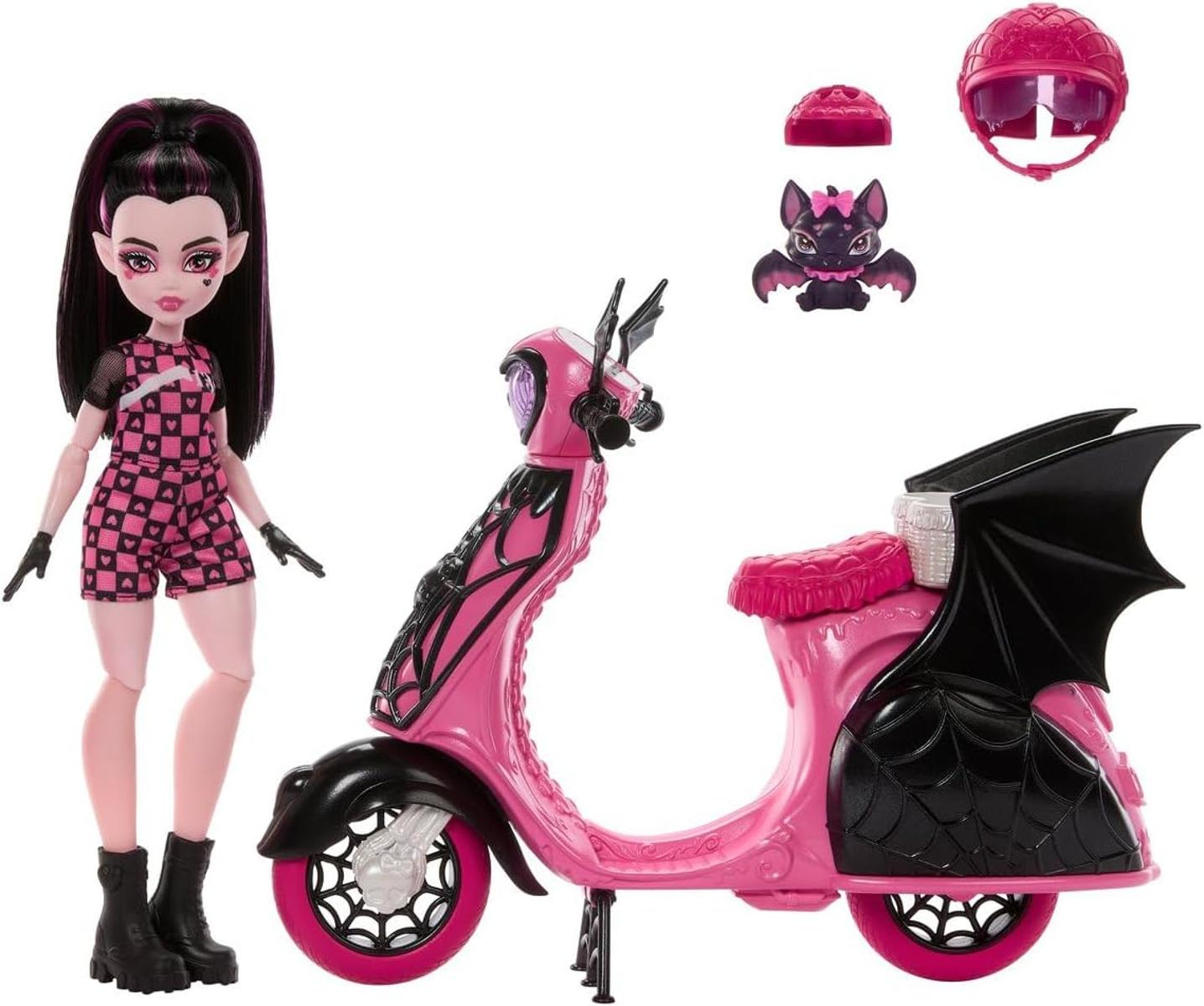 Una muñeca con traje a cuadros rosa junto a una moto rosa con alas de murciélago.