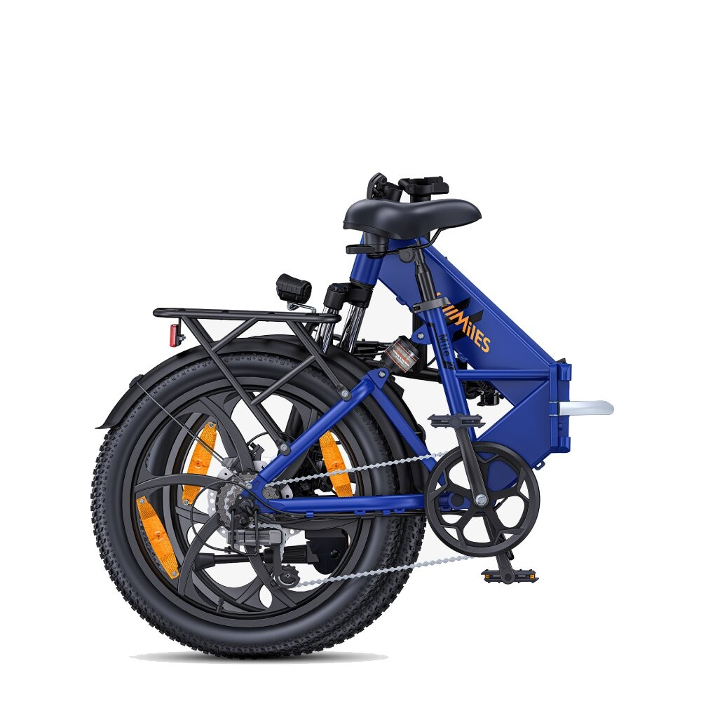 Ein blauer Falt-Elektrofahrrad mit Gepäckträger und Reflektoren.