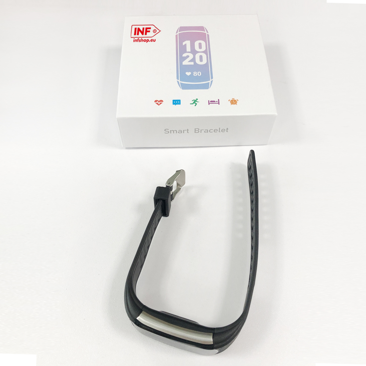 Inteligentna opaska z czarnym paskiem przed białym opakowaniem.