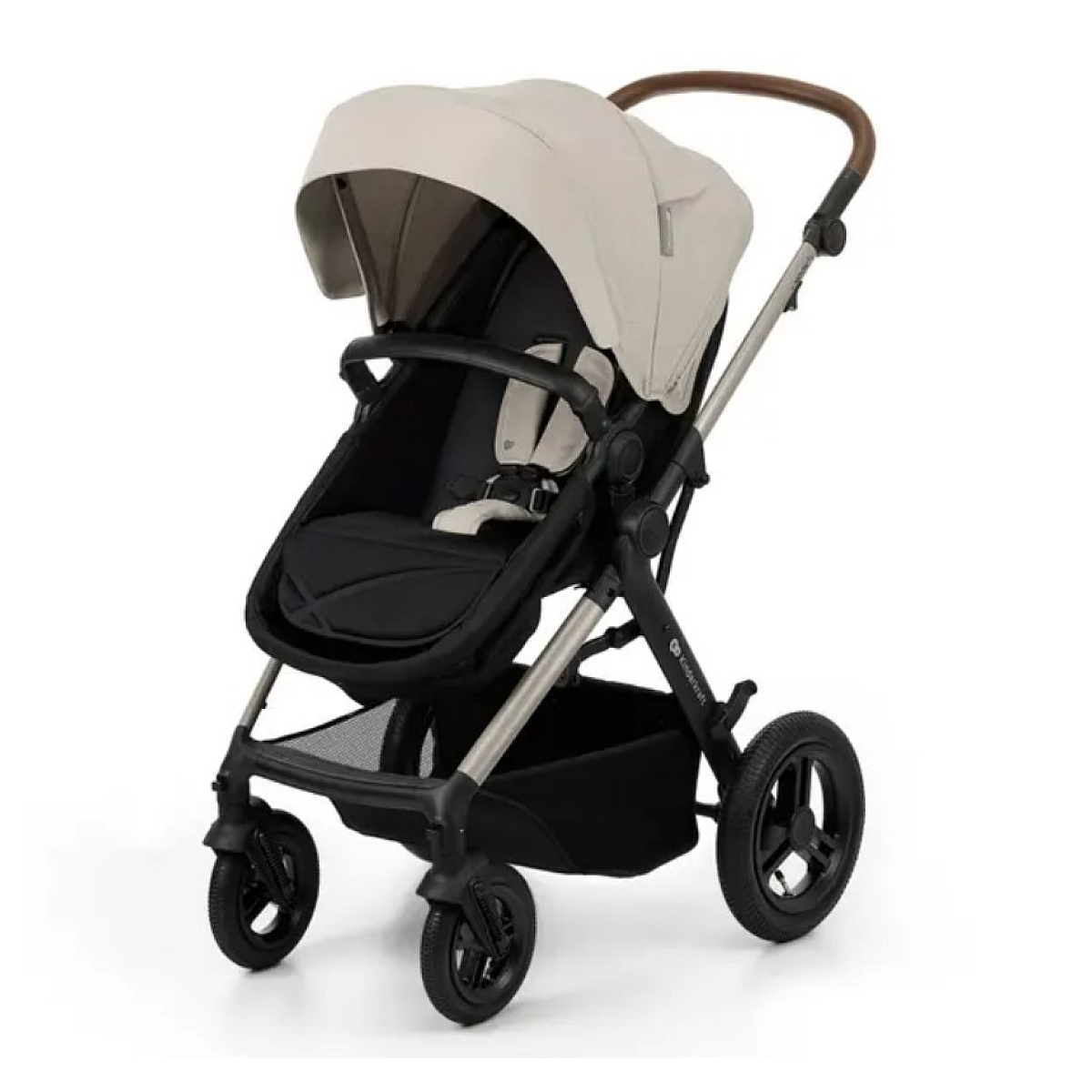 Ein beiger Kinderwagen mit schwarzen Akzenten und einem braunen Griff.