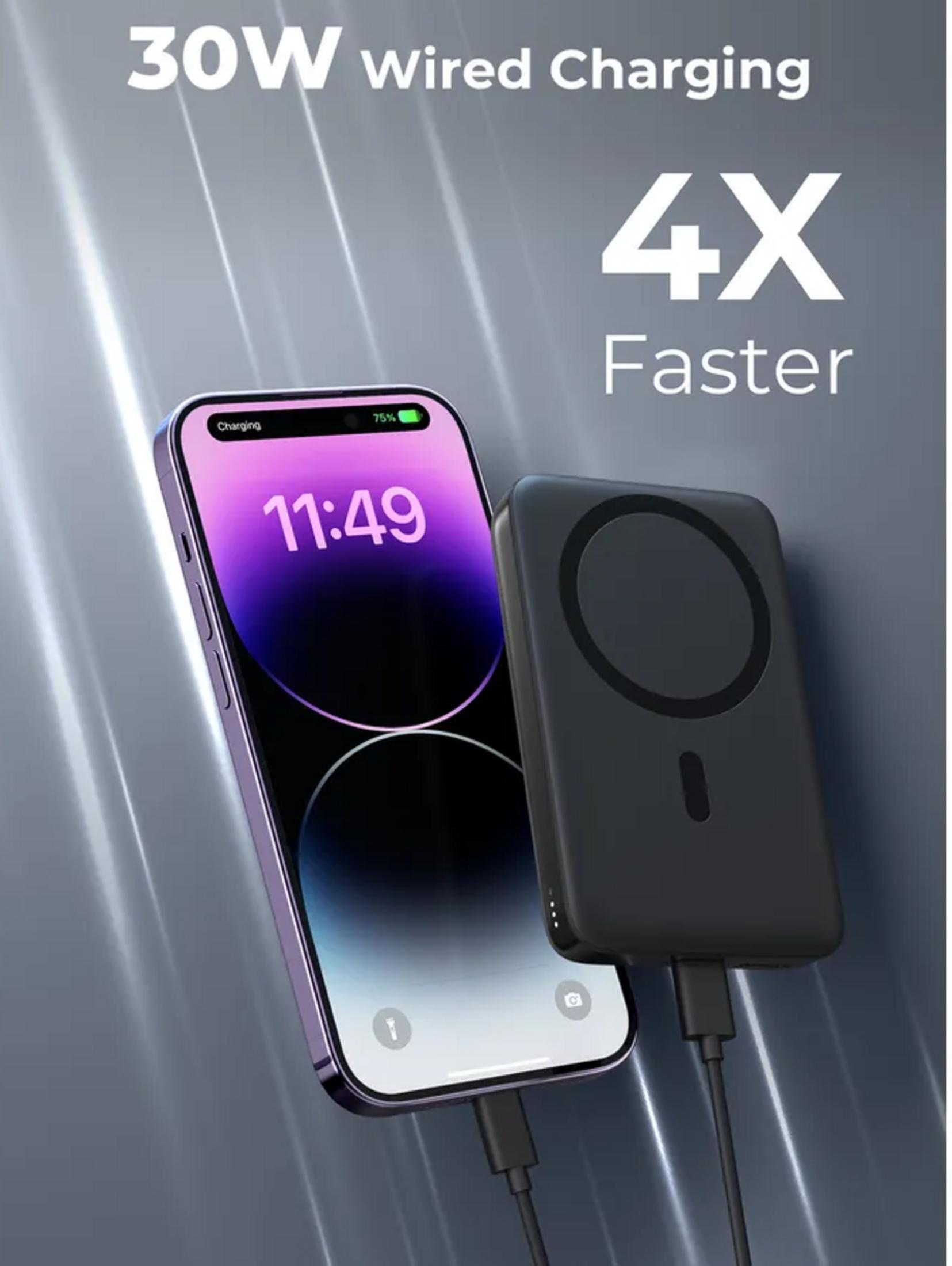 Une batterie externe noire charge un iPhone violet. Charge filaire 30W.