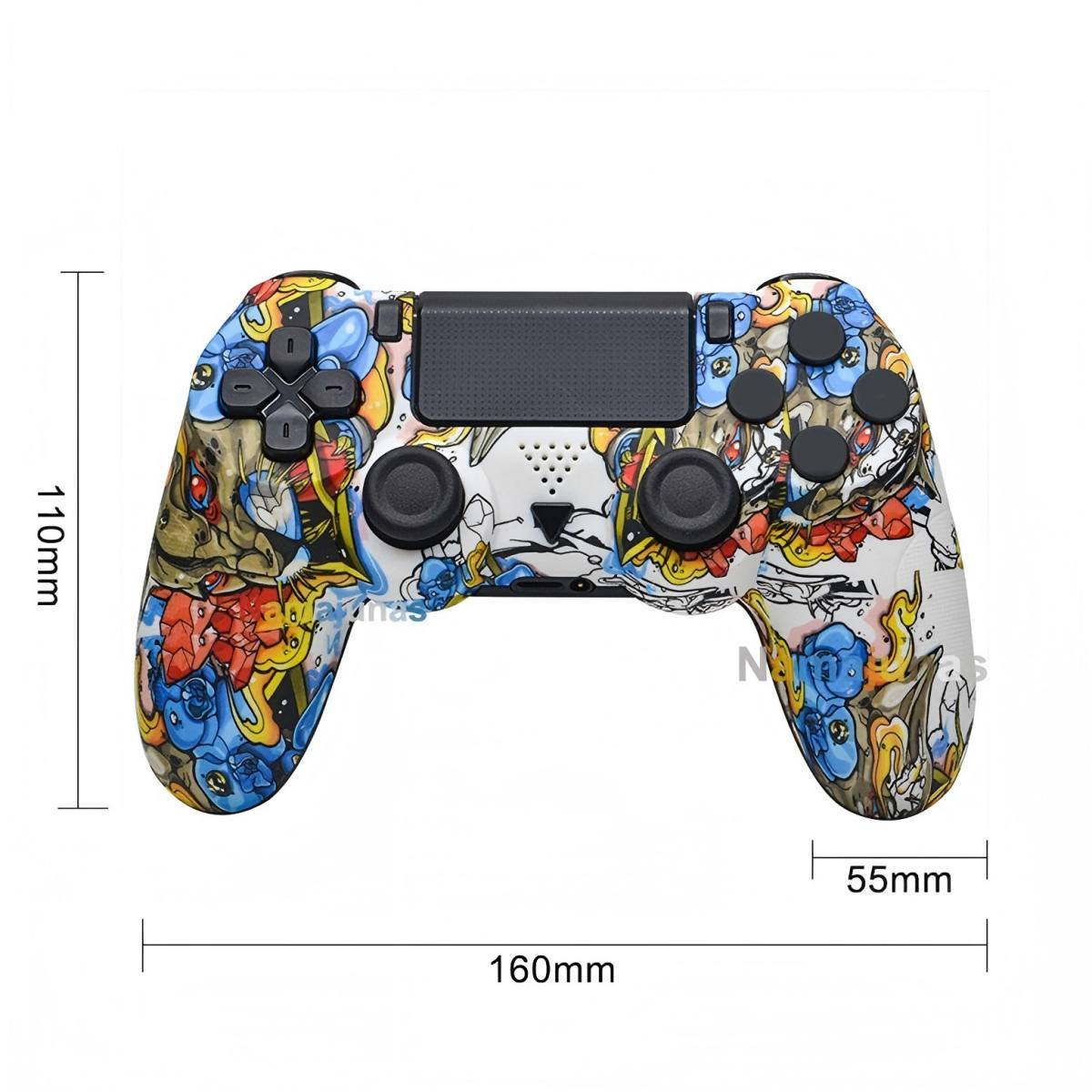Ein bunter PS4-Controller mit Anime-Motiven und Maßangaben.