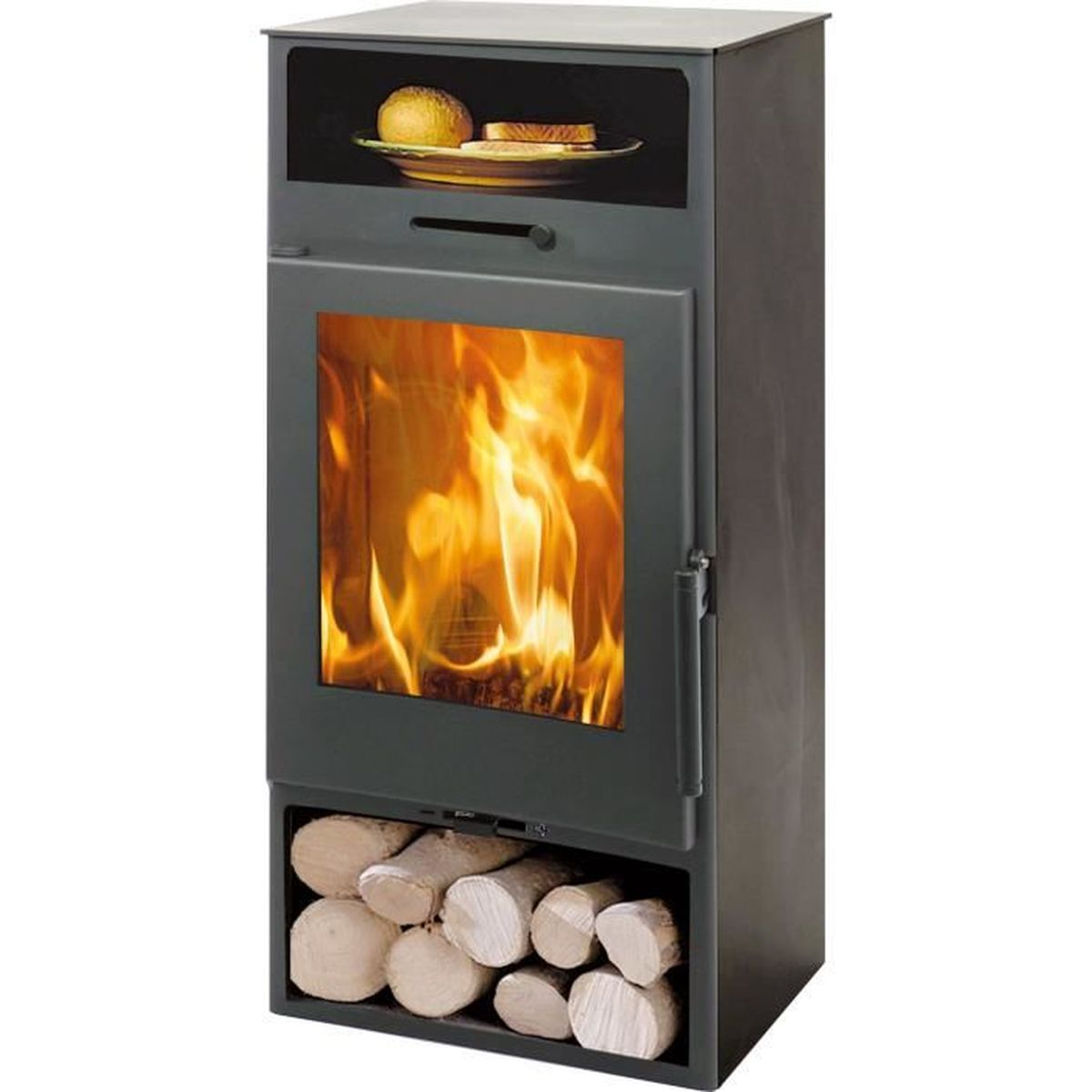 Dunkelgrauer Ofen mit brennendem Feuer, Holzscheiten und Obst auf einem Regal.