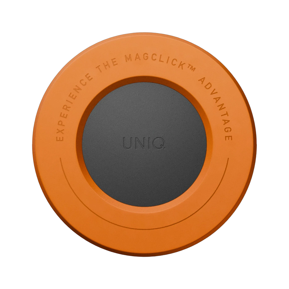 Ortasında UNIQ logosu bulunan turuncu MagClick aksesuar, beyaz zeminde.