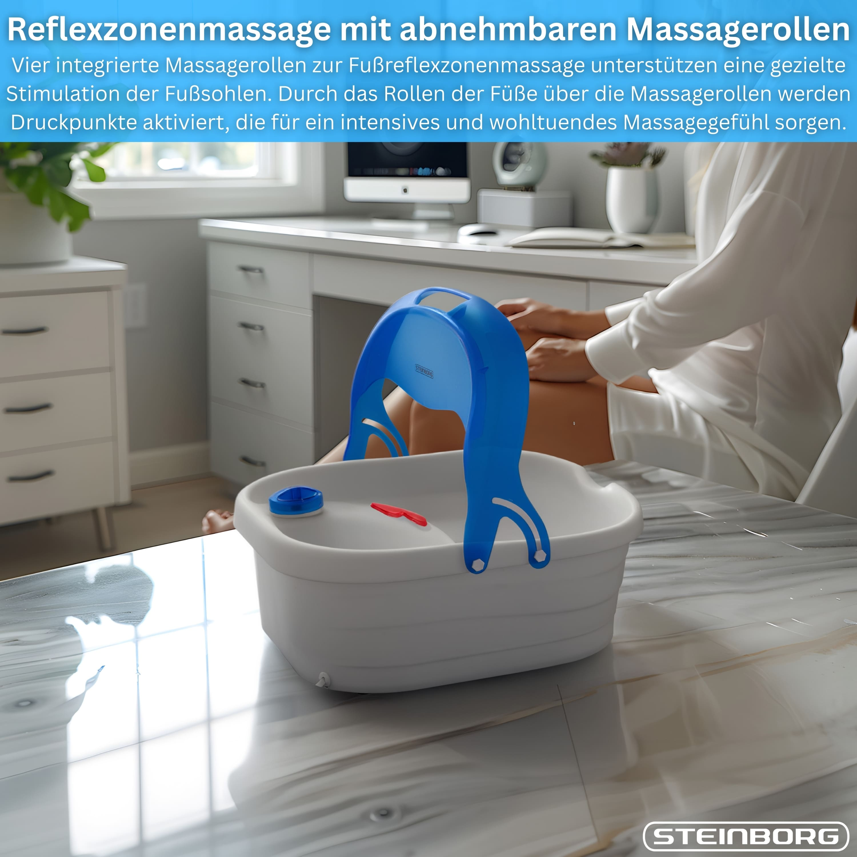 Eine Person sitzt und benutzt eine weiße Fußmassage-Wanne mit blauen Griffen.
