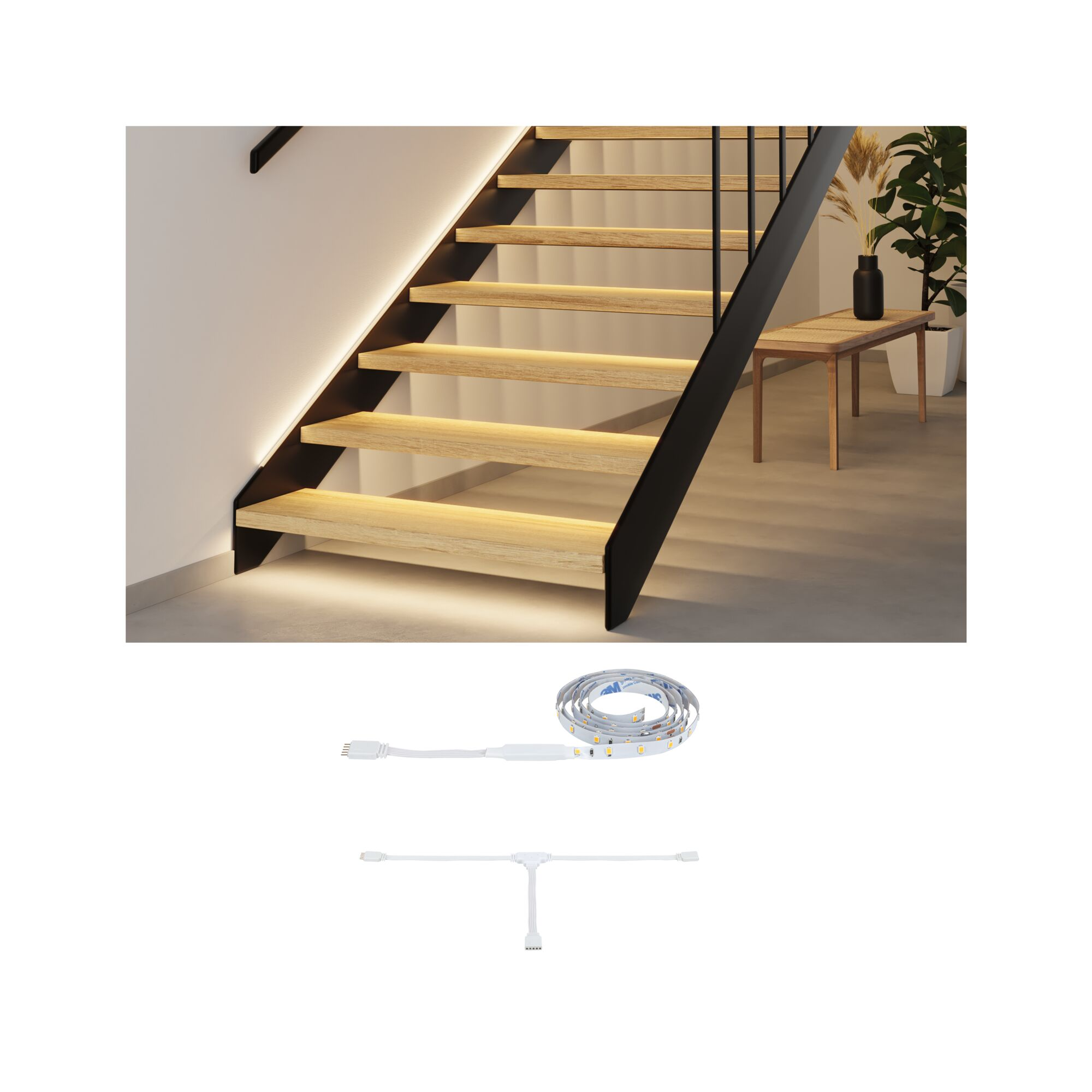 Beleuchtete Holztreppe mit schwarzem Geländer und LED-Streifen. Unten: LED-Streifen mit Kabeln.