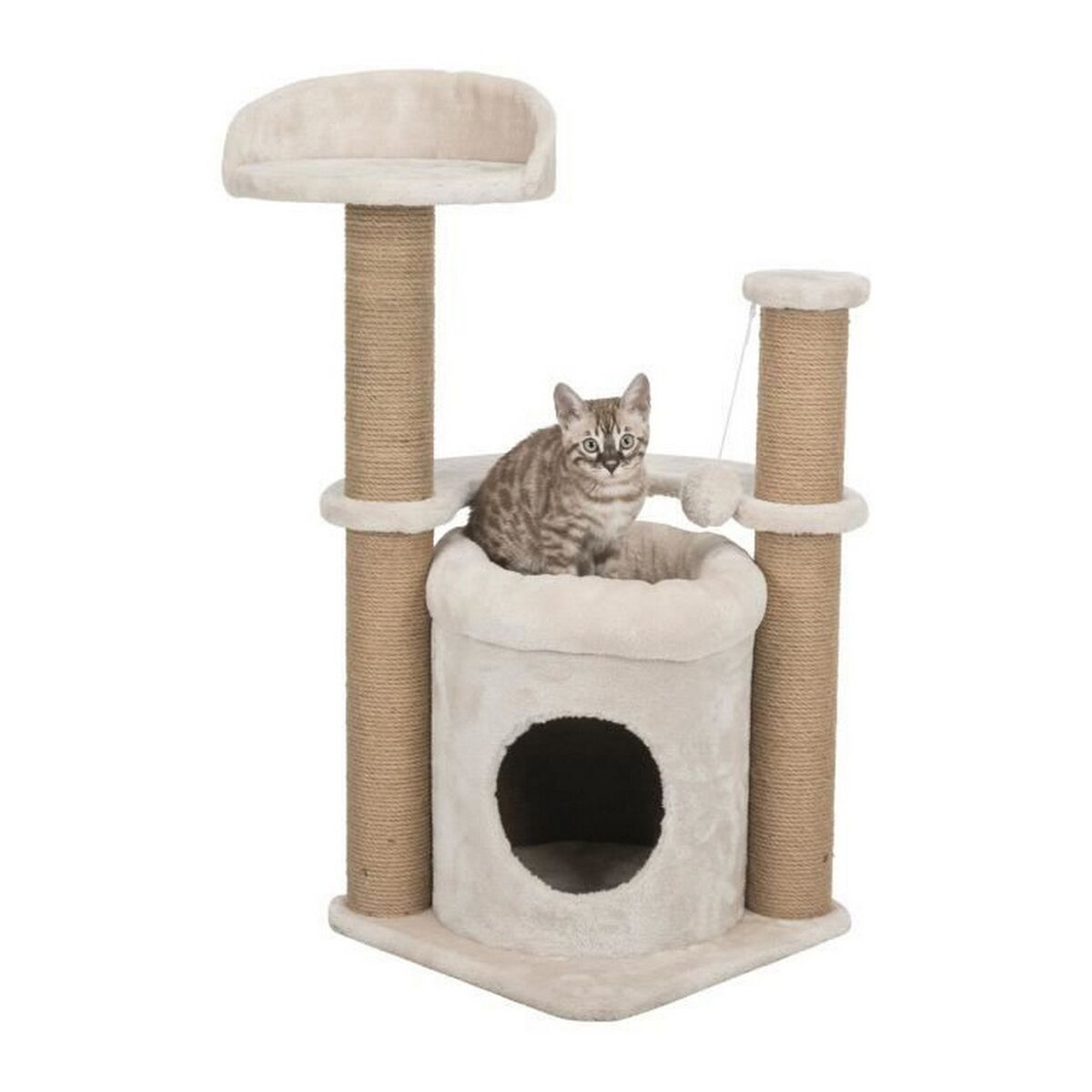 Un gatto seduto su un tiragraffi a più livelli con un giocattolo.