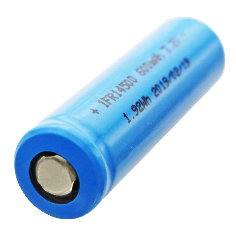 Eine blaue Batterie mit silbernem Pluspol und Aufdruck.