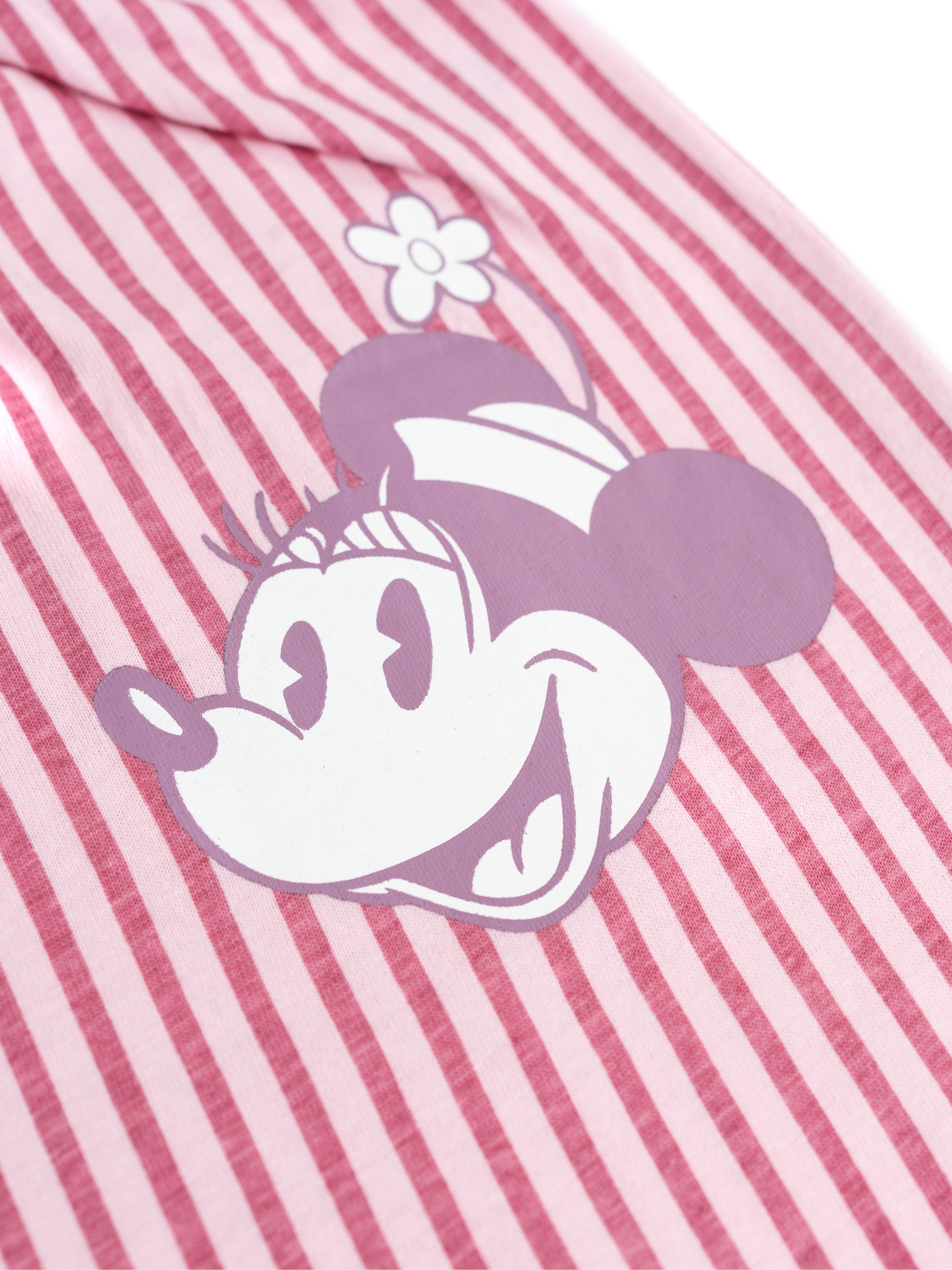 Minnie Maus-Gesicht auf rosafarbenem Streifenstoff.