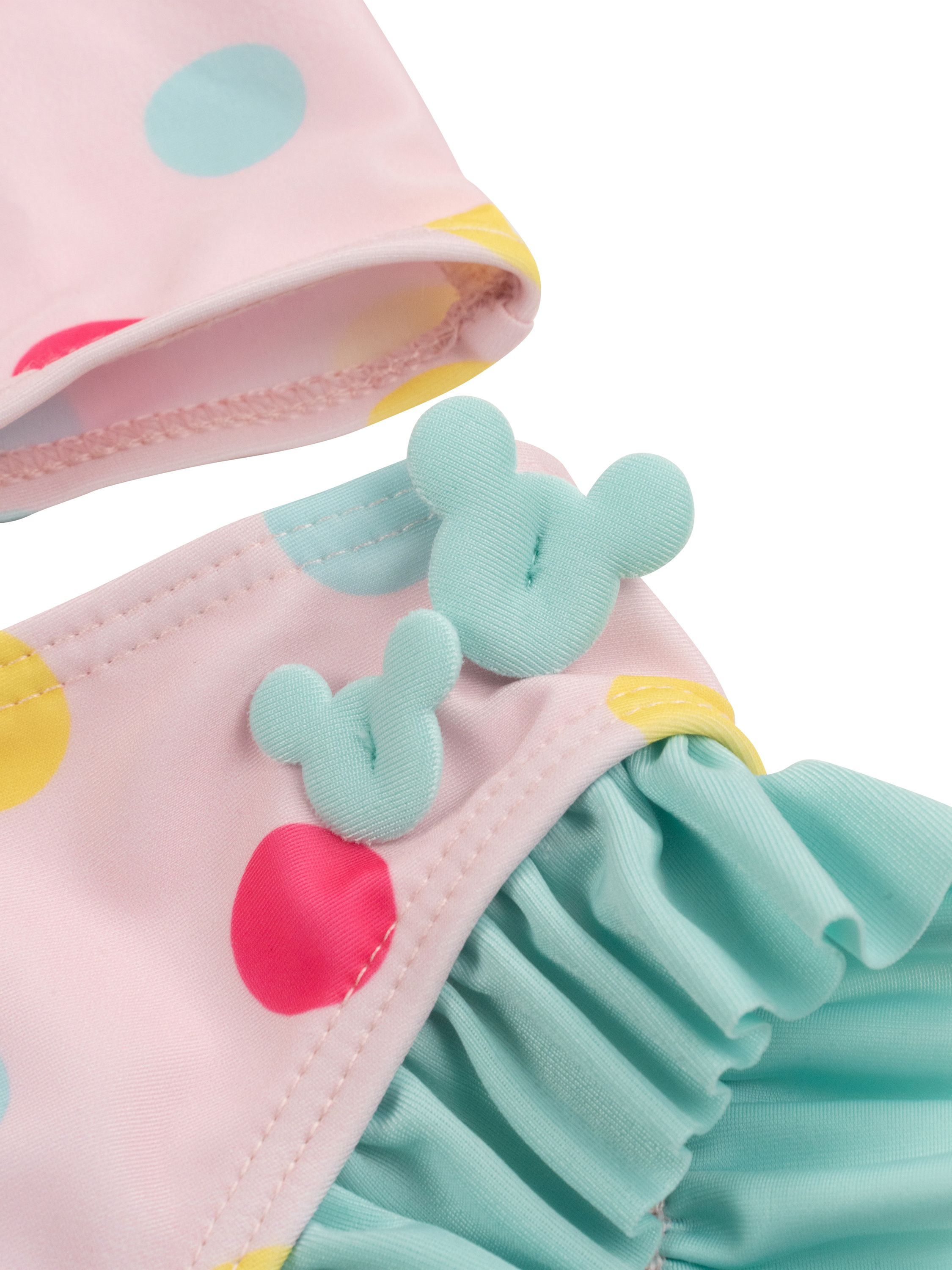 Rosa Badehose mit bunten Kreisen und Micky-Maus-Applikationen.